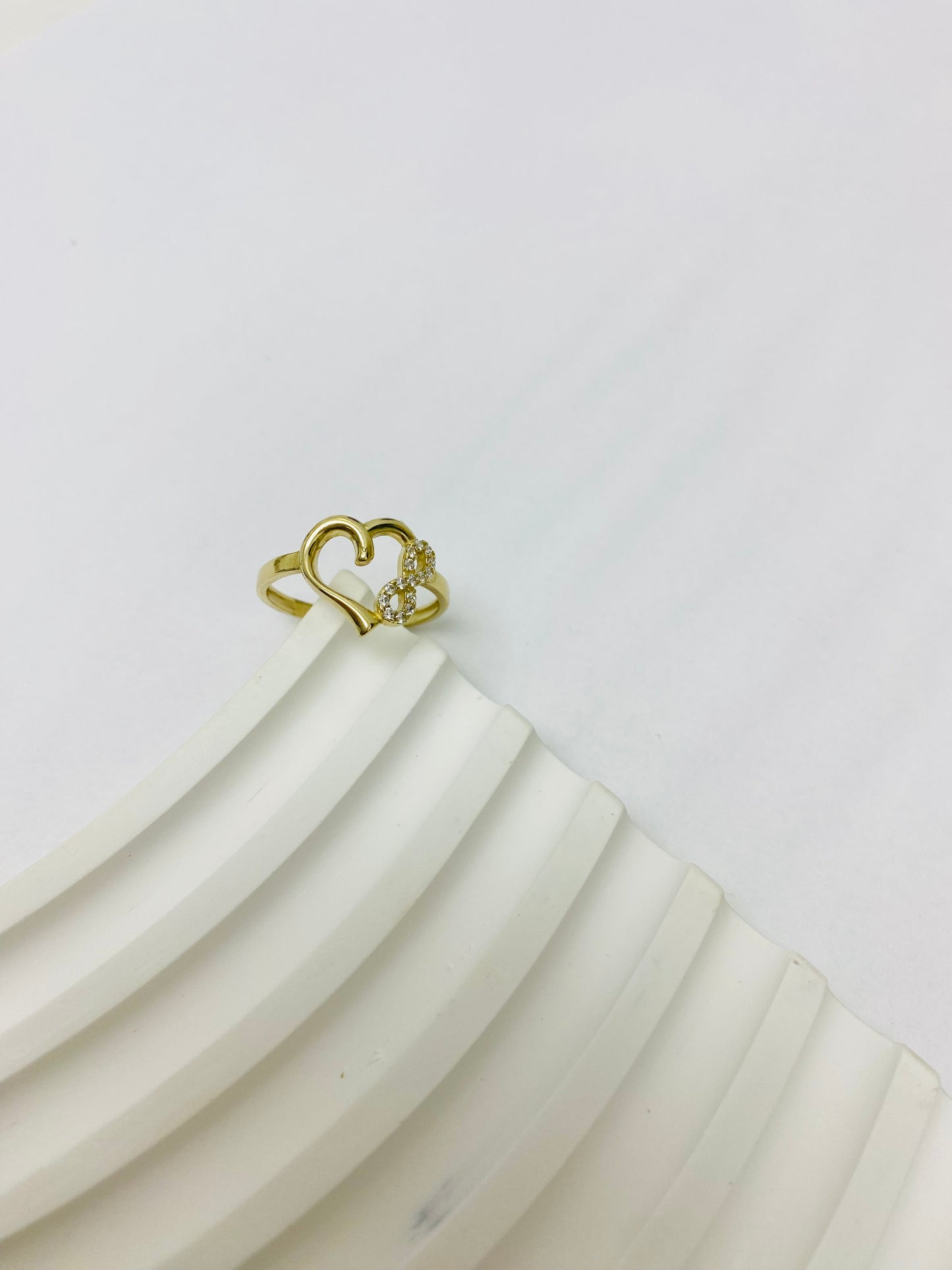 Anillo de corazón infinito 10 K