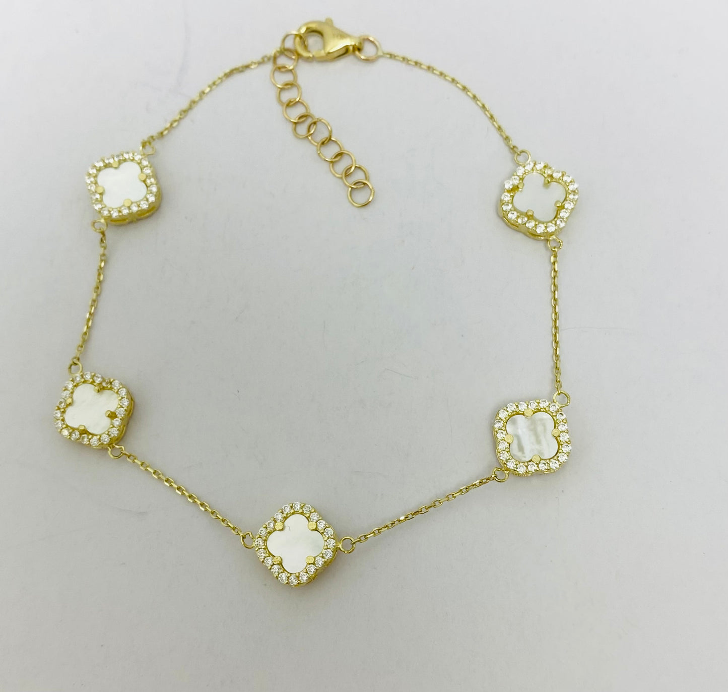 Pulsera con mini clover con piedra 10k