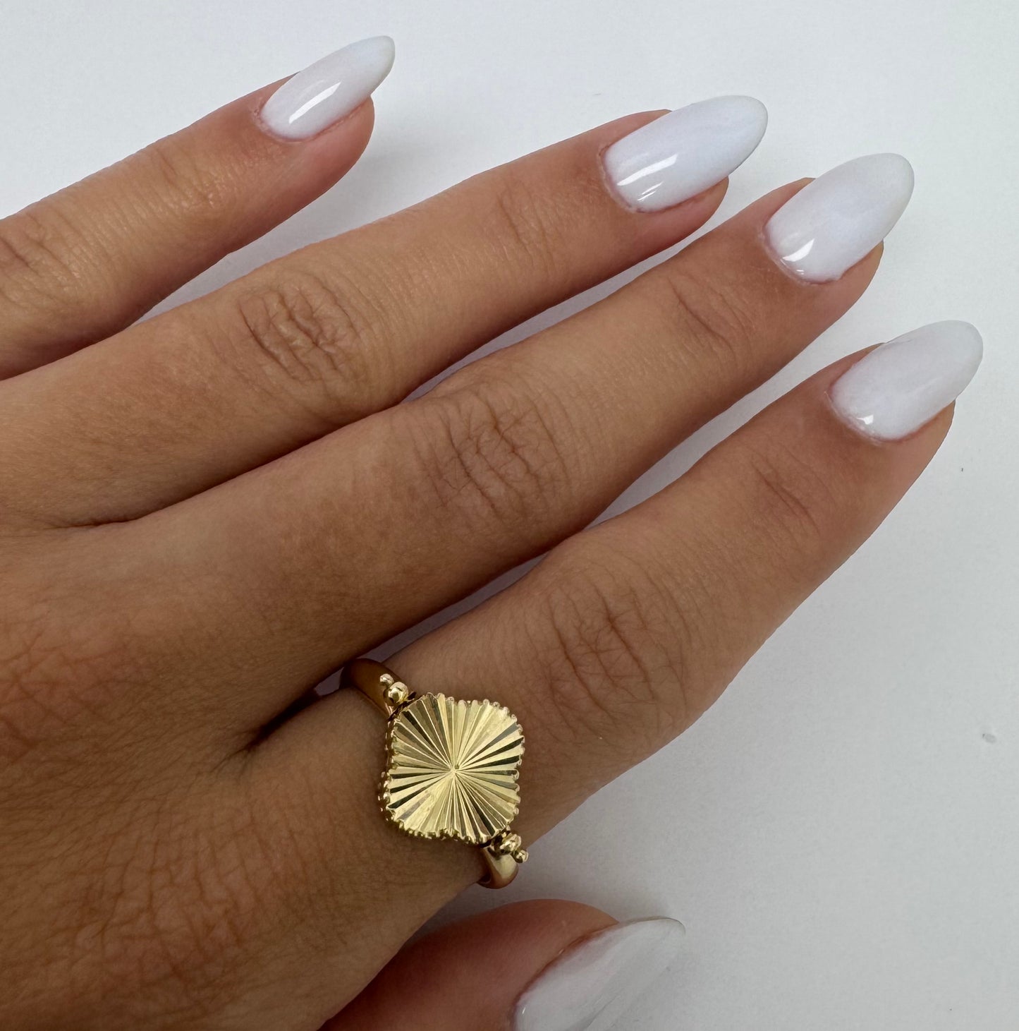 Anillo clover reversible dorado con blanco 14k