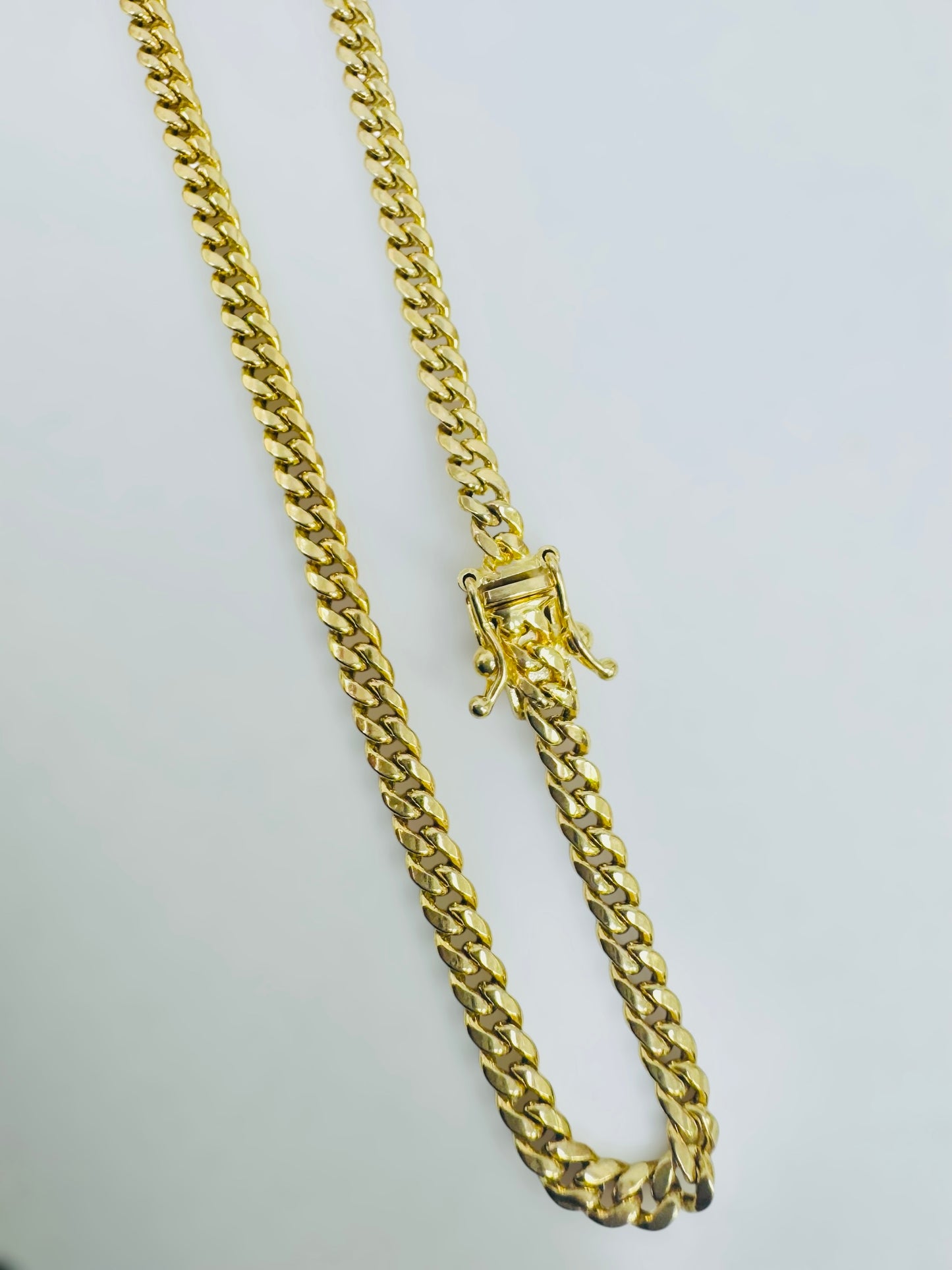 Cadena cubana semisolida 14k