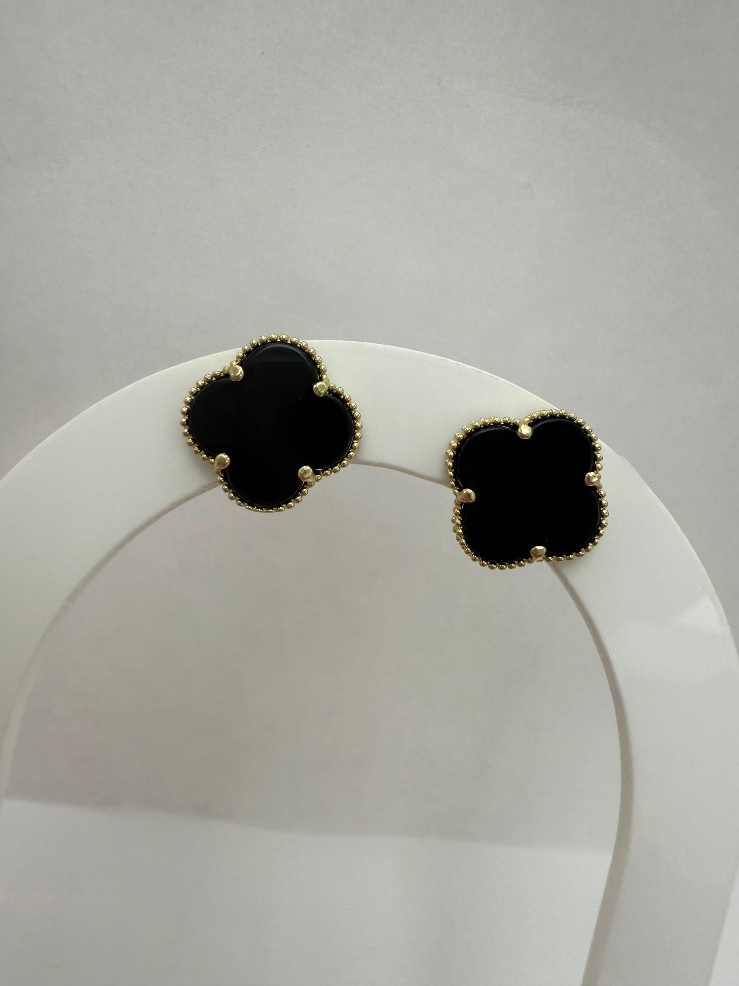 Aretes de clover negros 10K