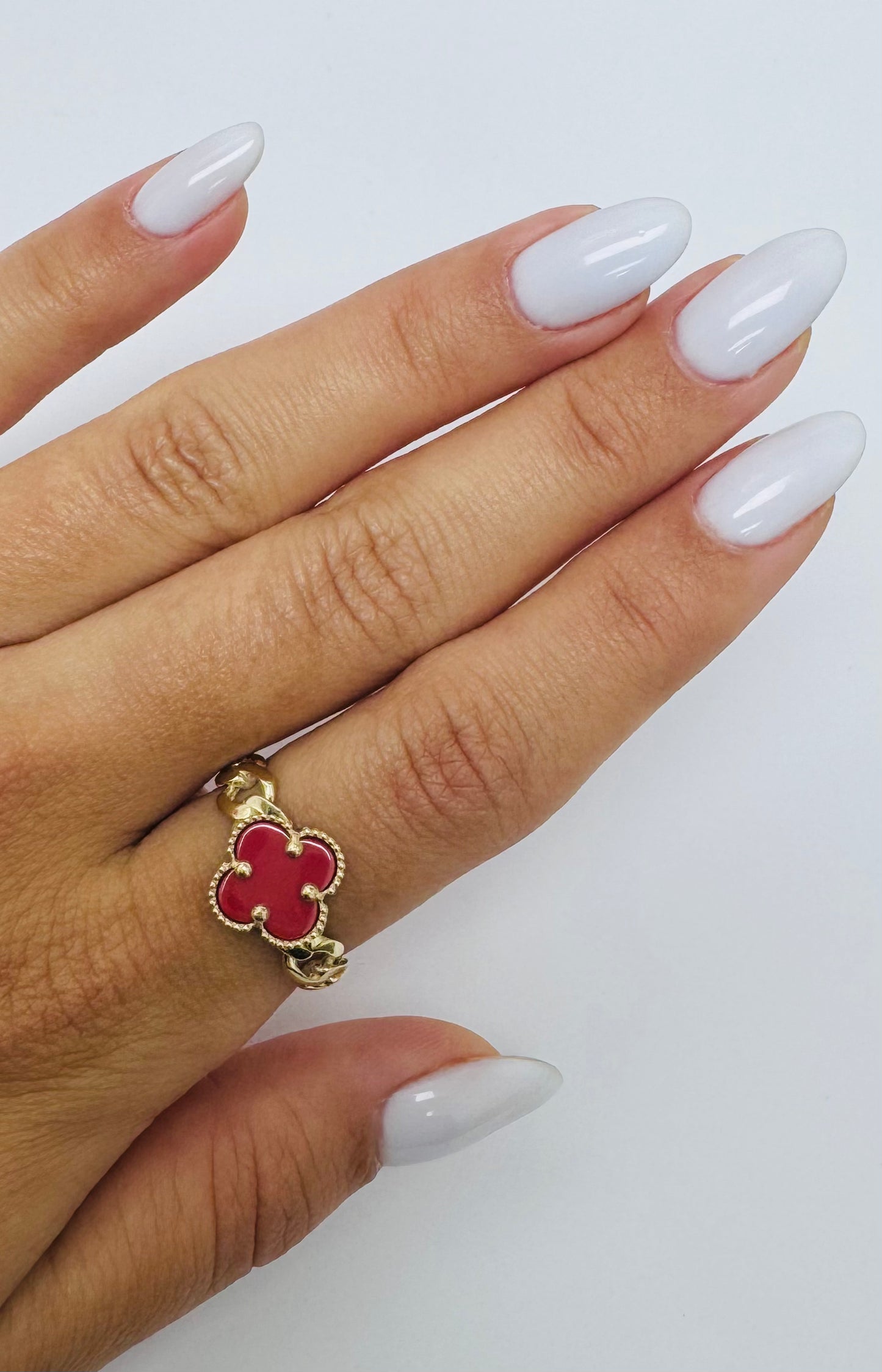 Anillo clover rojo