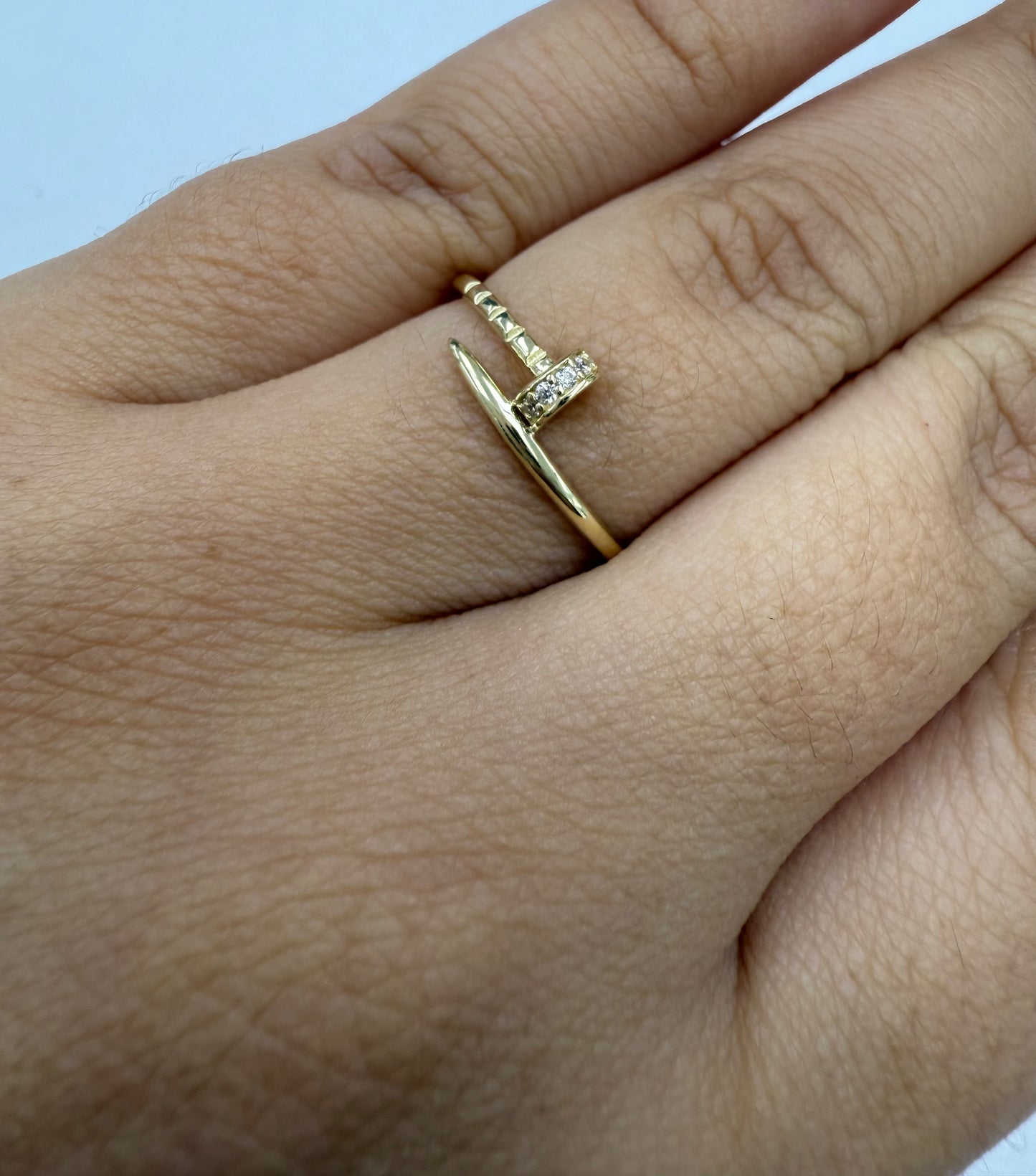 Anillo de clavo banda fina 10k