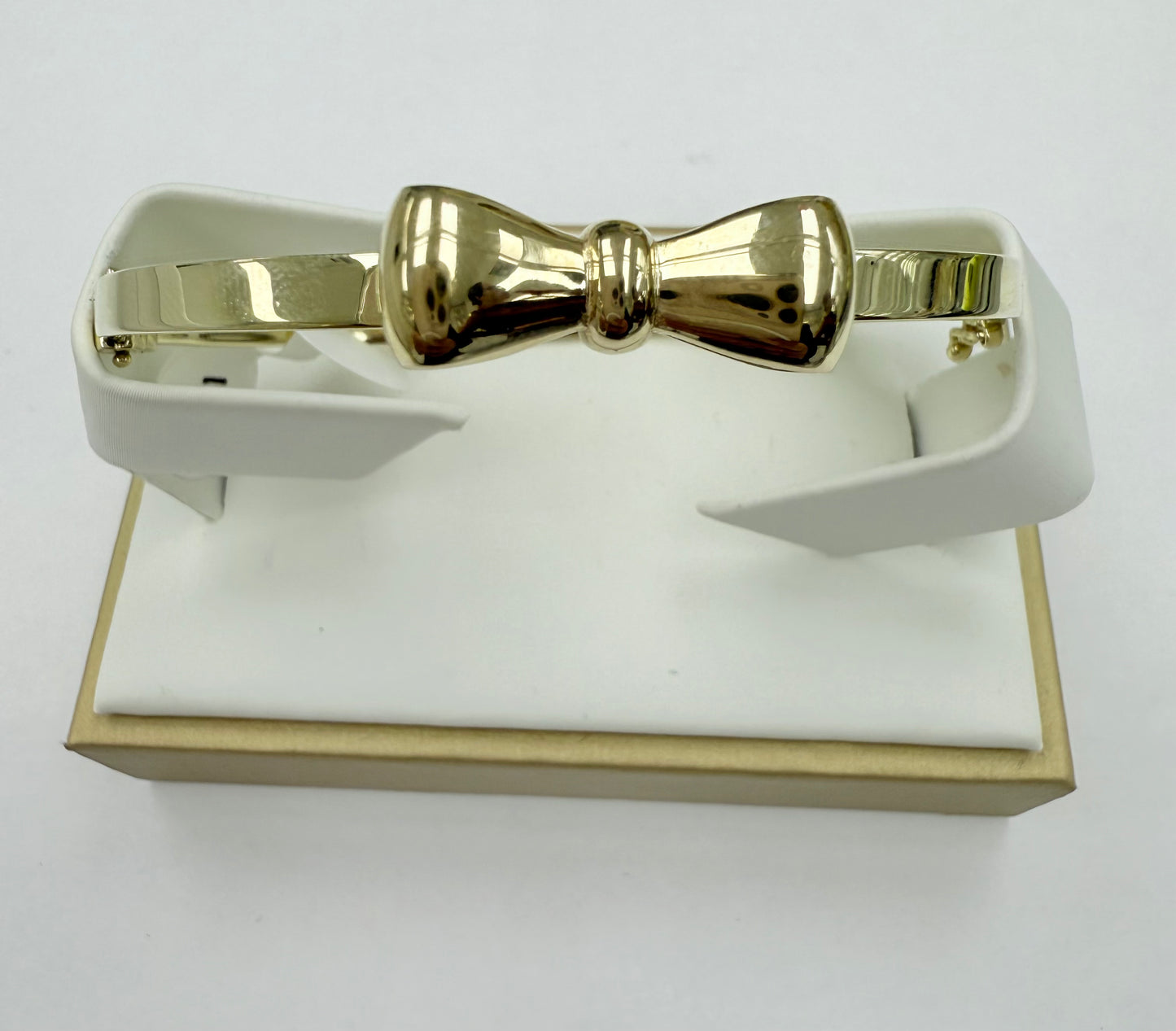 Pulsera rígida con lazo 10k