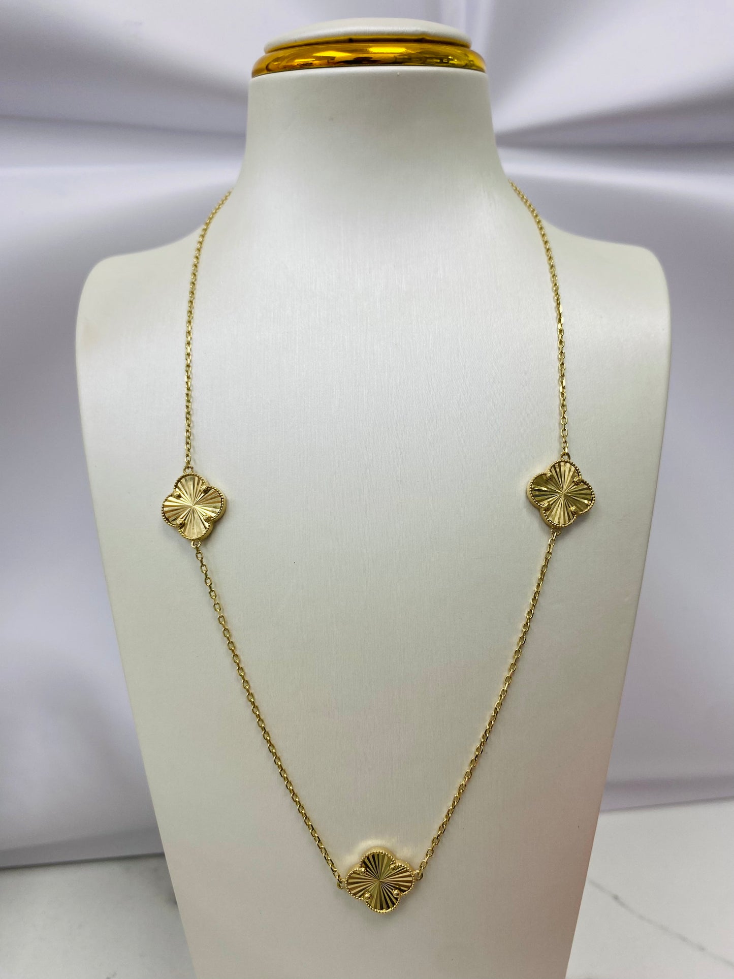 Clover dorada 3 flores grandes 14k
