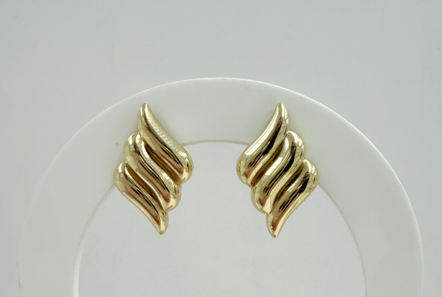 Aretes con cierre omega 14k