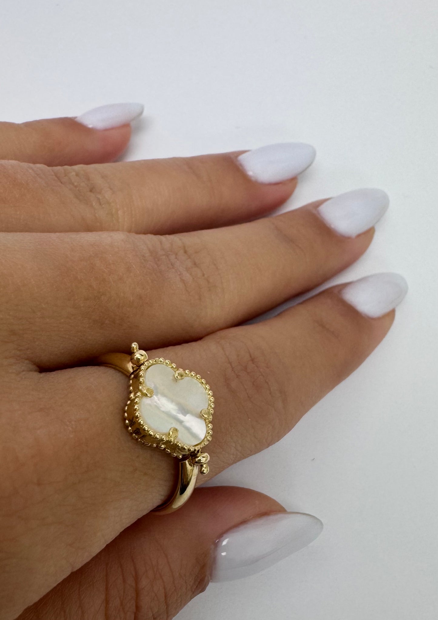 Anillo clover reversible dorado con blanco 14k