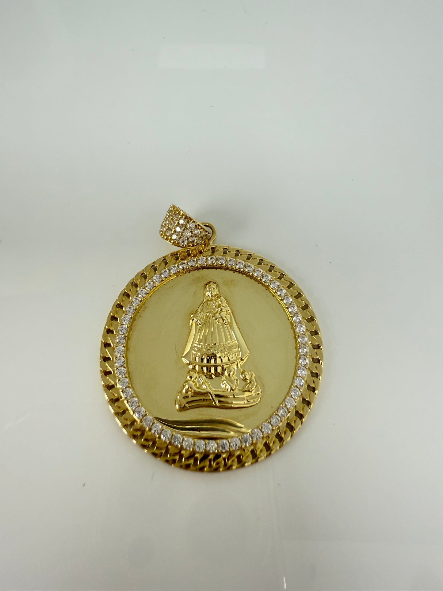 Dije de la virgen de la caridad mediano 10k