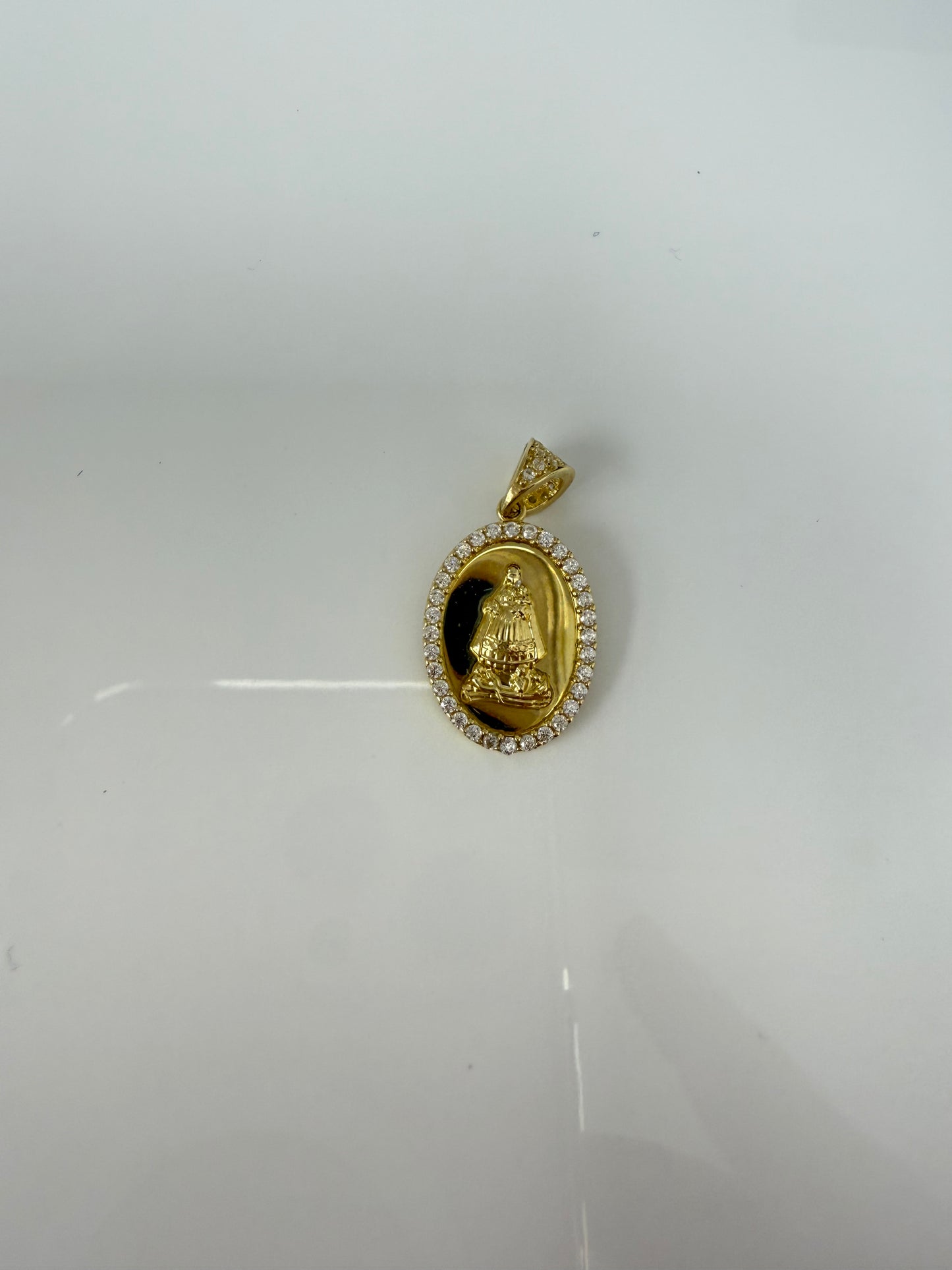 Dije de la virgen de la caridad pequeño 10k