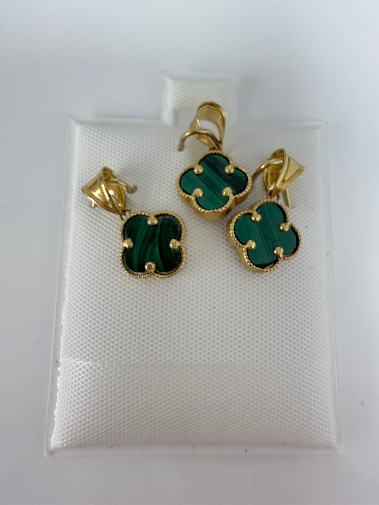 Dije de clover verde pequeño10k