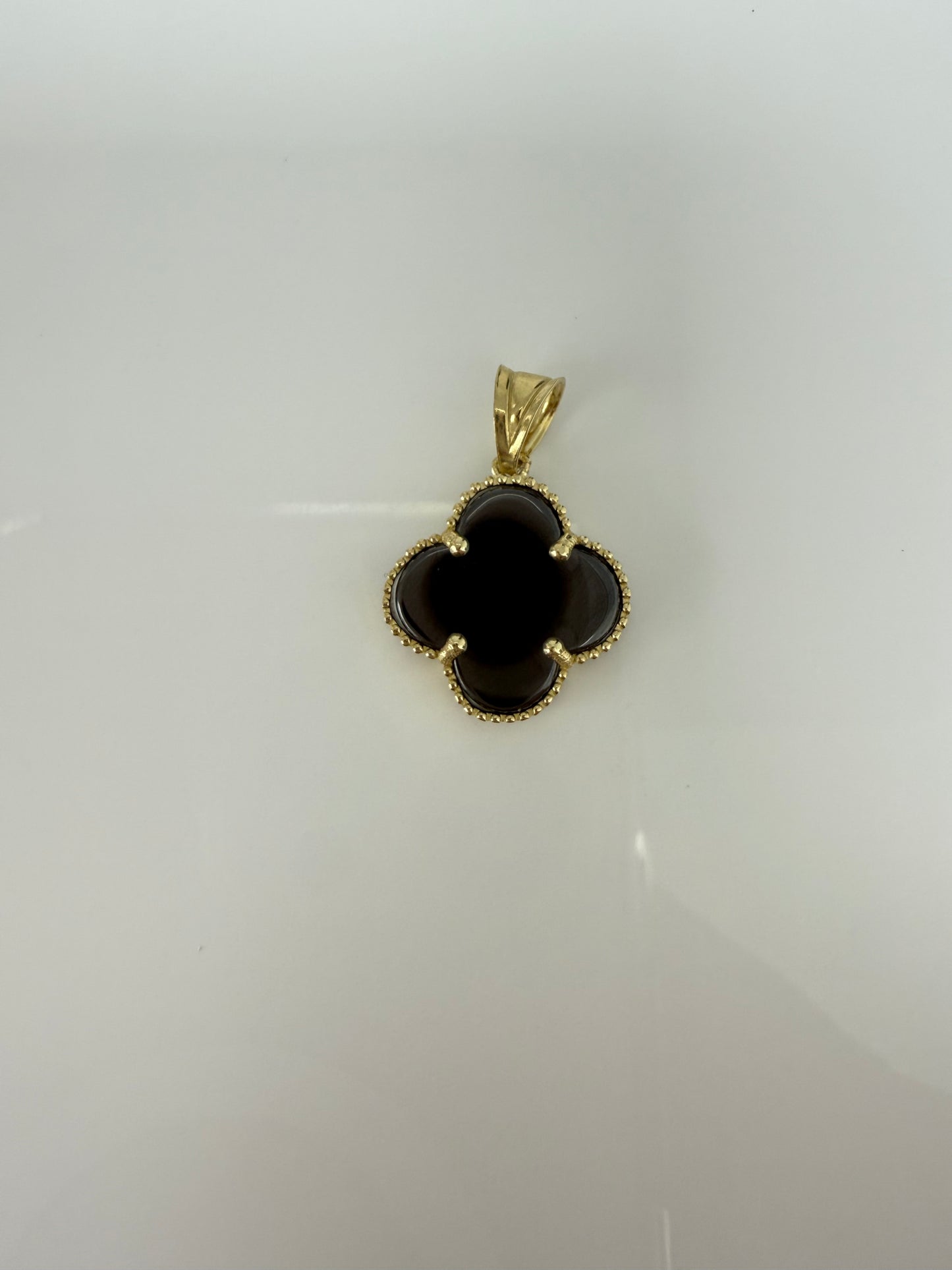 Dije de clover oscuro grande 10k