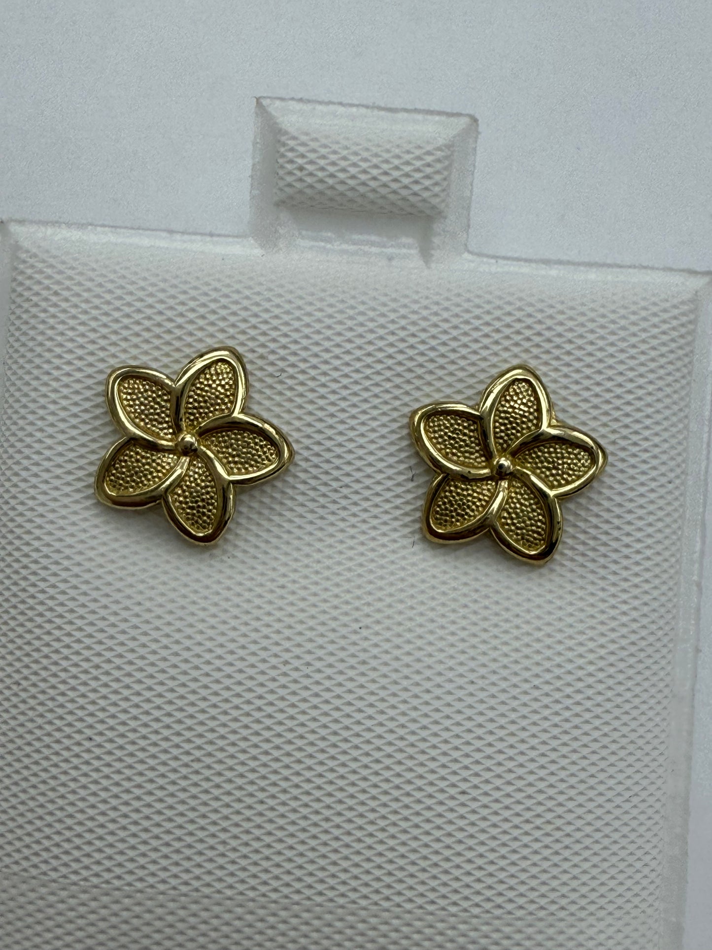 Aretes de flor 10K