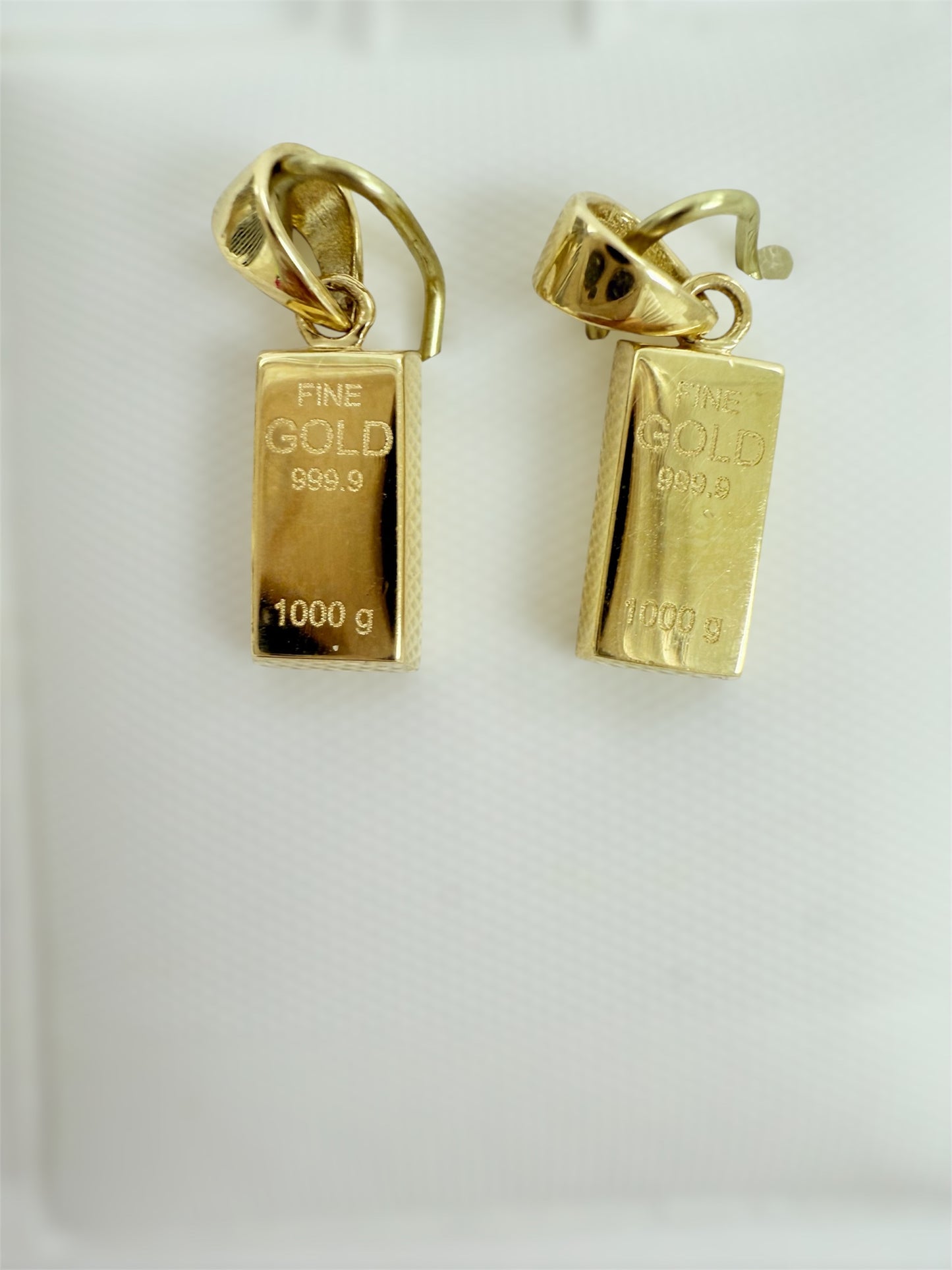Dije pequeño 14K