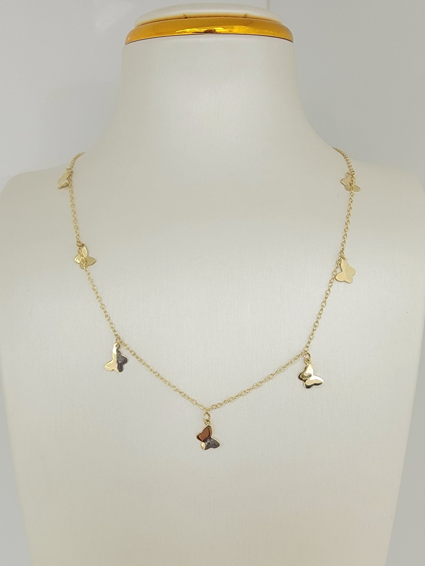 Cadena con dijes de mariposa 14K