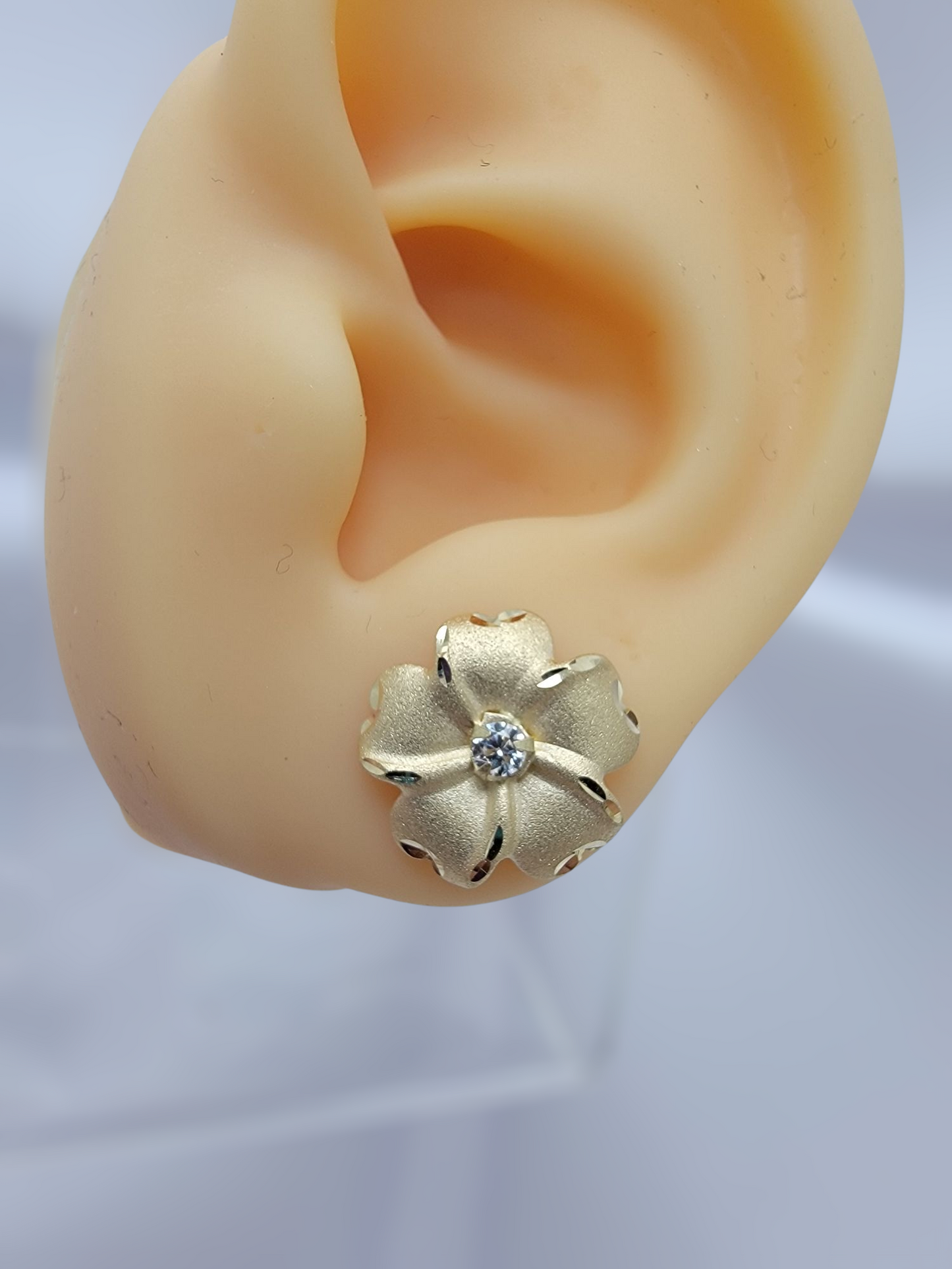 Aretes de flores pegados 14k