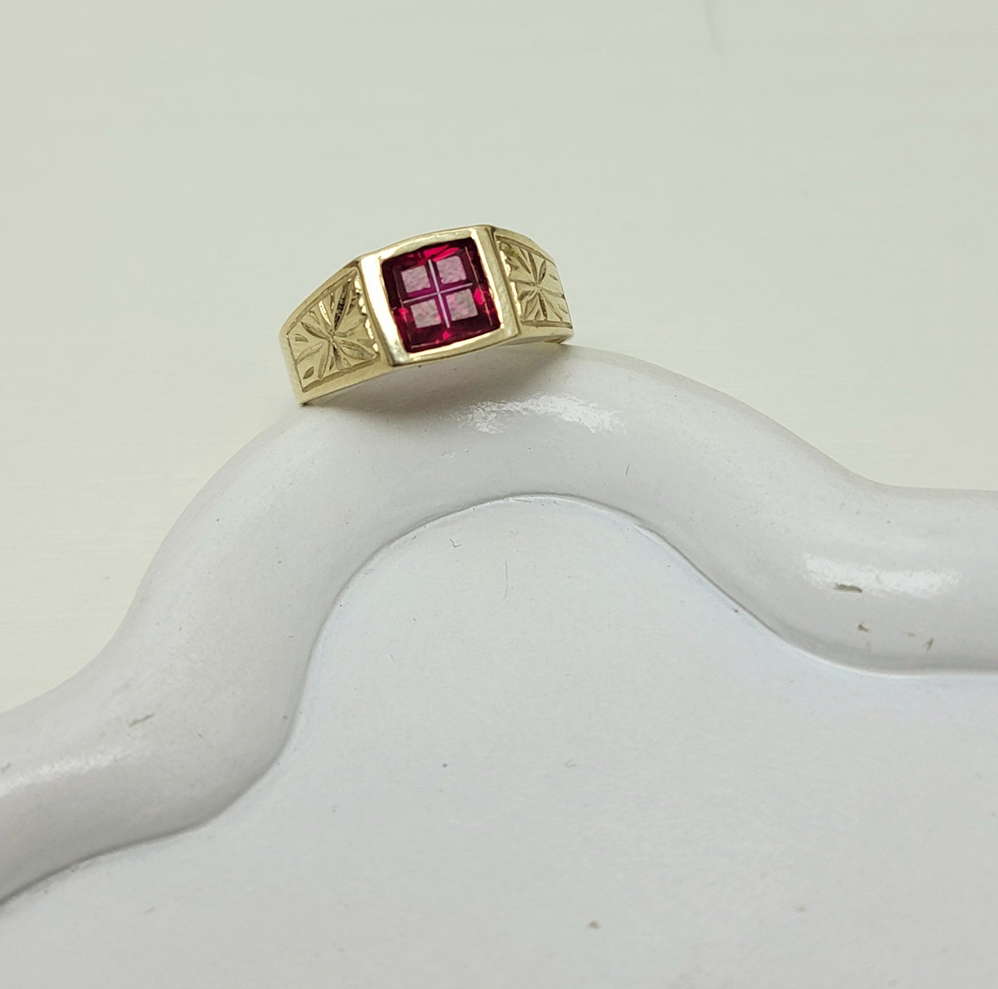 Anillo de niño piedra roja 10k