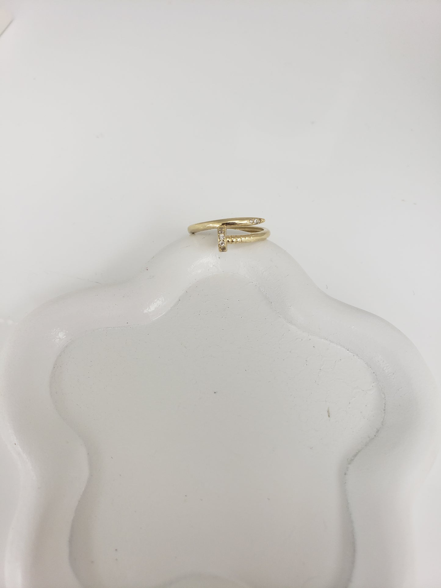 Anillo clavo con piedritas