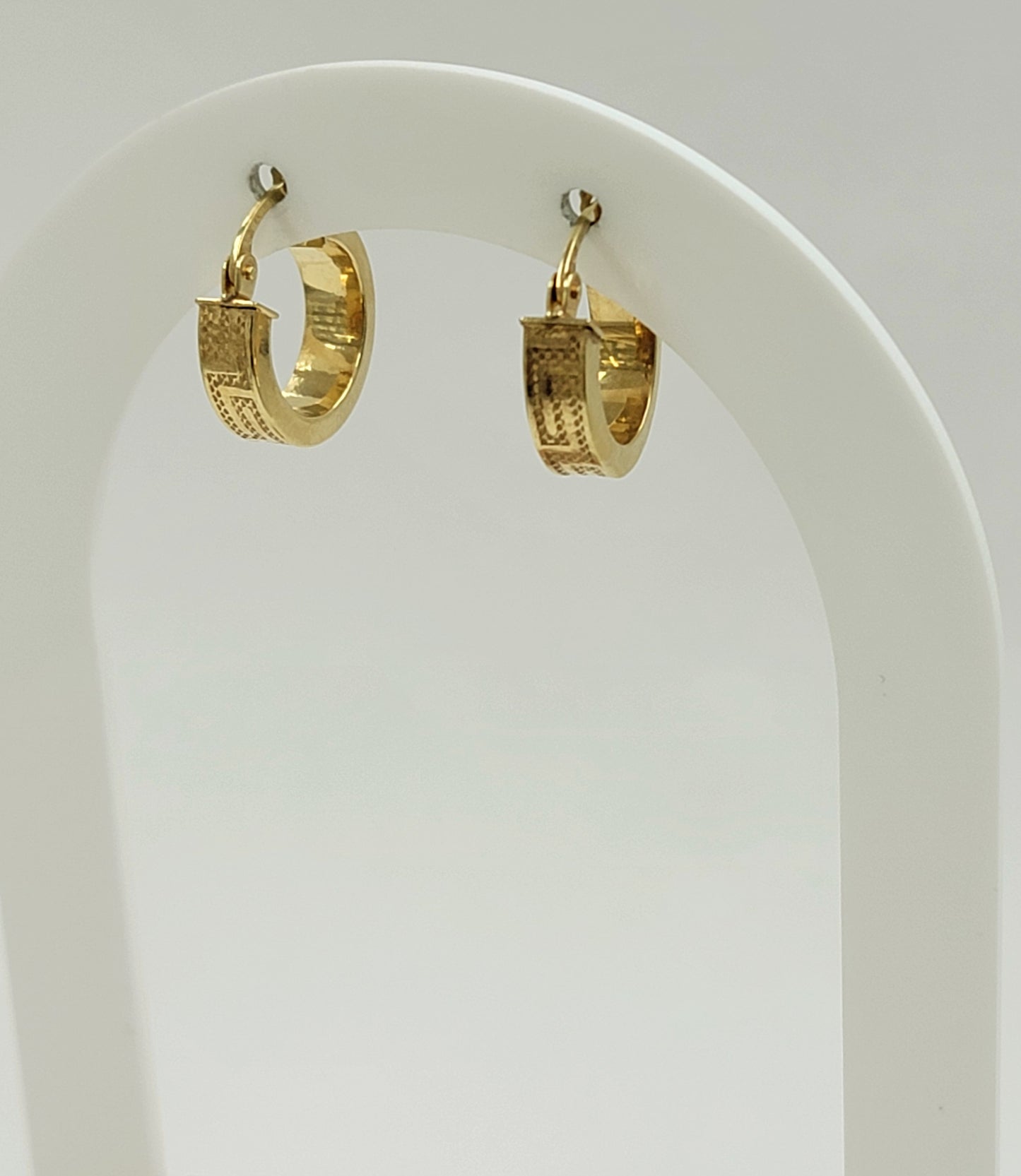 Argollas pequeñas versa 14k