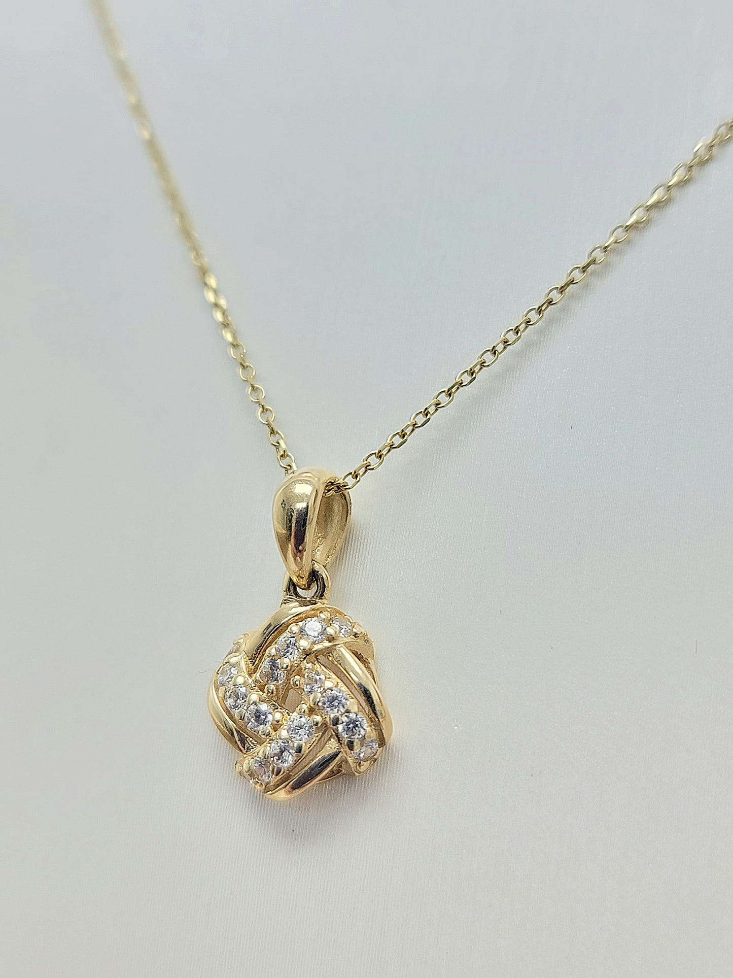 Cadena nudo de circonias 14K