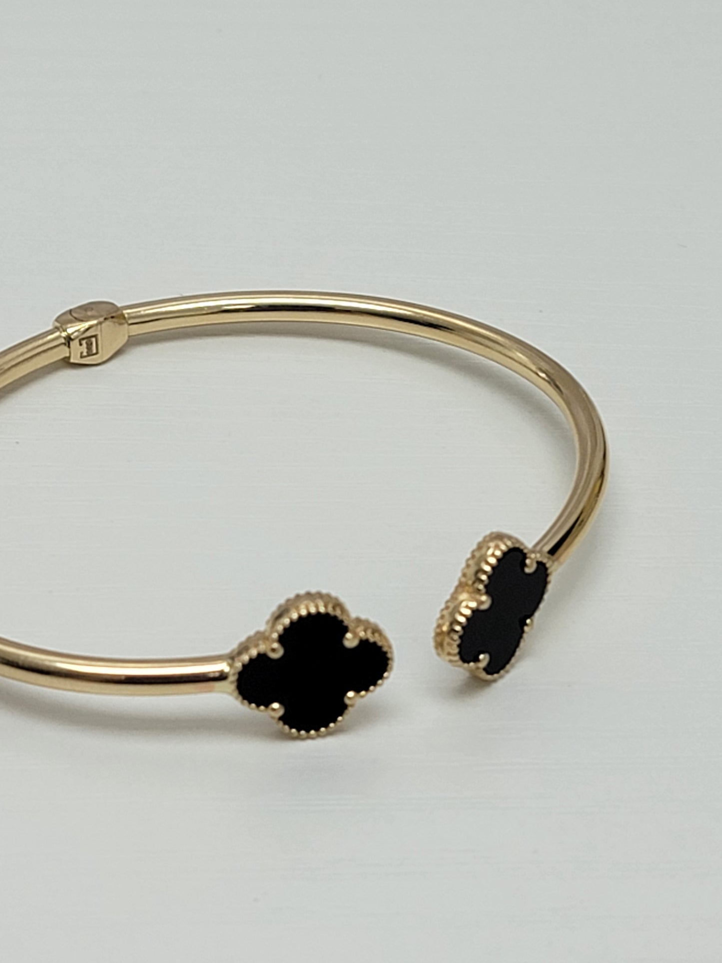 Pulsera rígida clover 14k