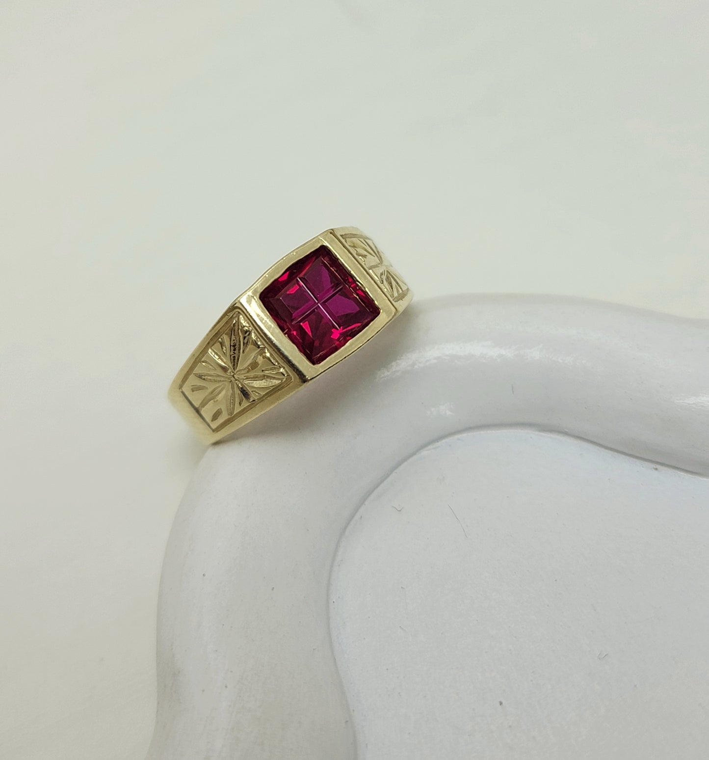 Anillo de niño piedra roja 10k