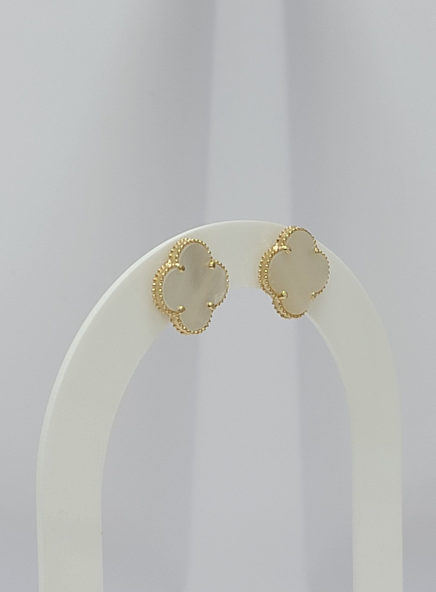 Aretes clover blancos 14k