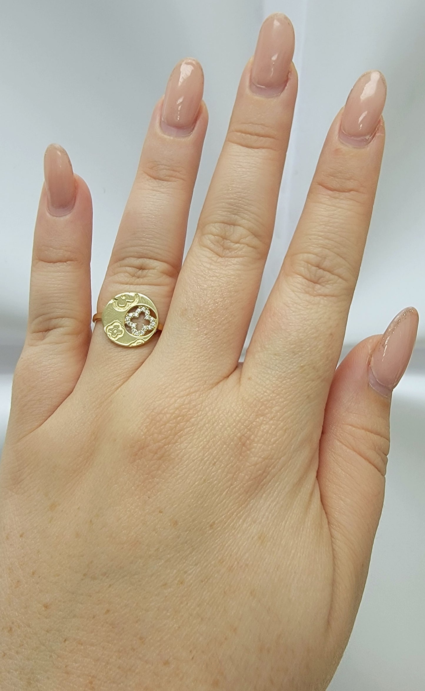 Anillo con trébol 14k