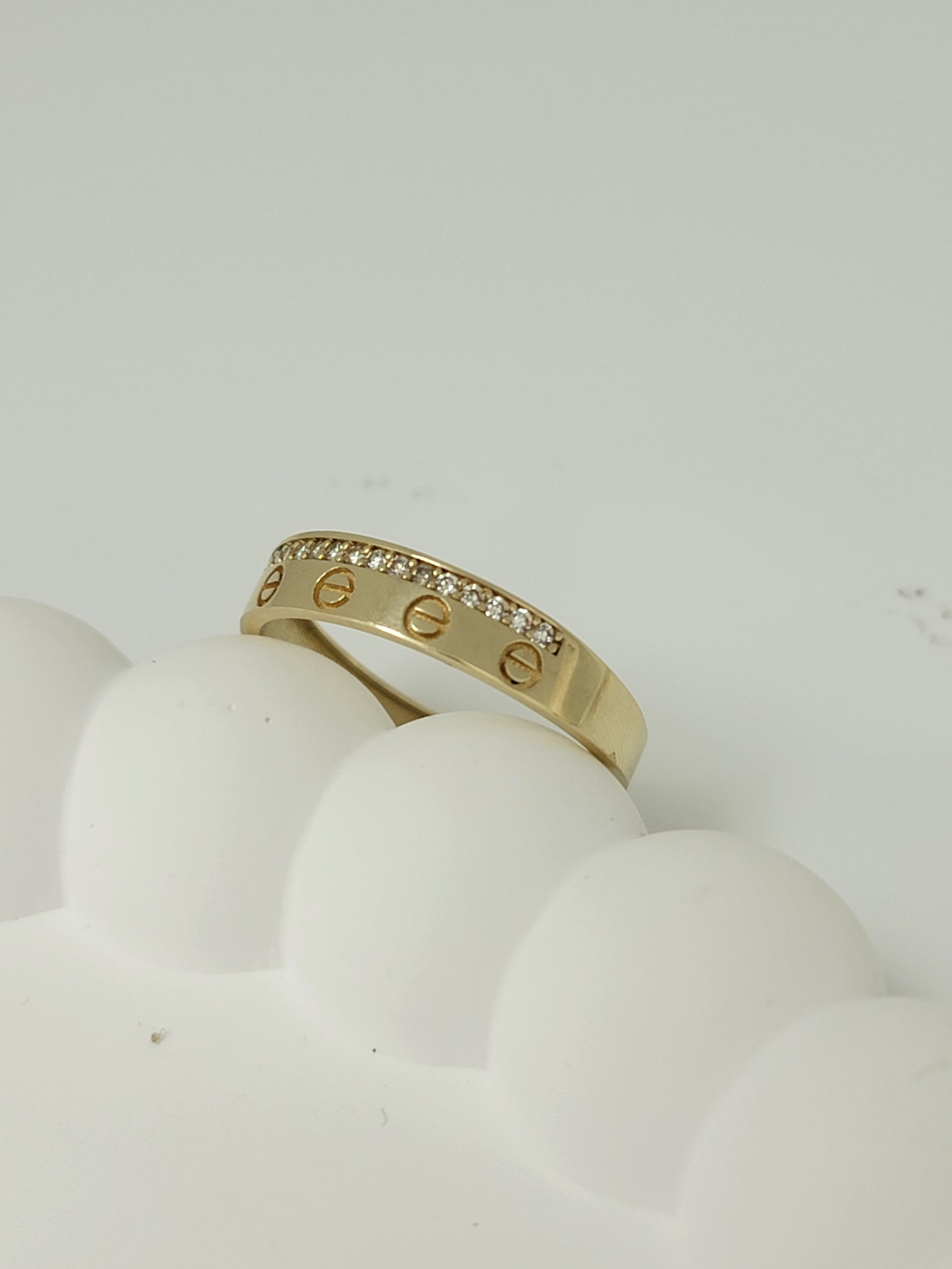 Anillo carti con perlas 10k