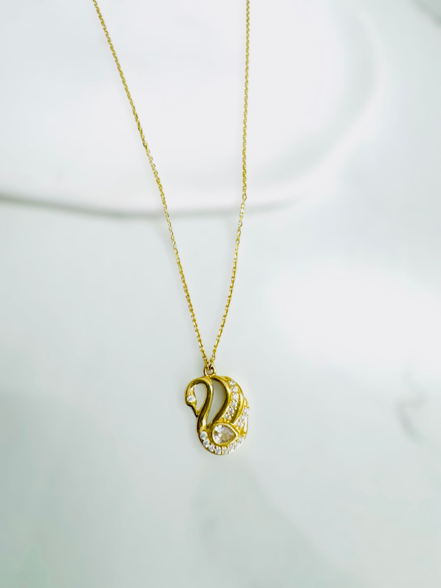 Cadena con dije de cisne 14k