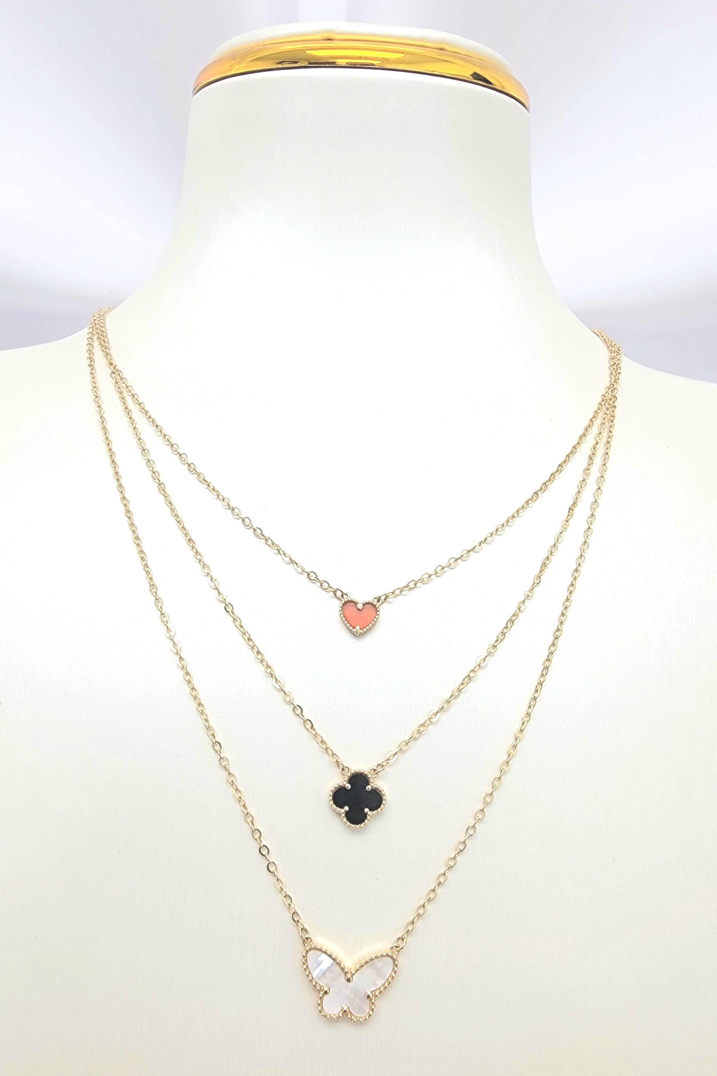 Cadena triple de flor y mariposa 14K