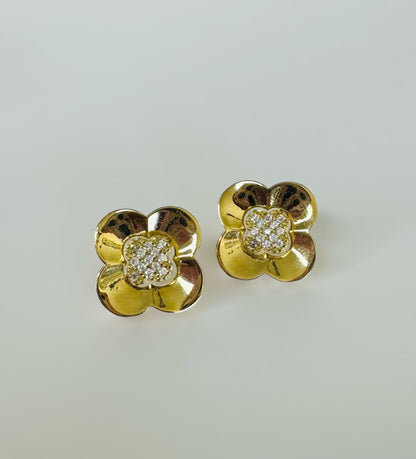 Aretes de flor 14k