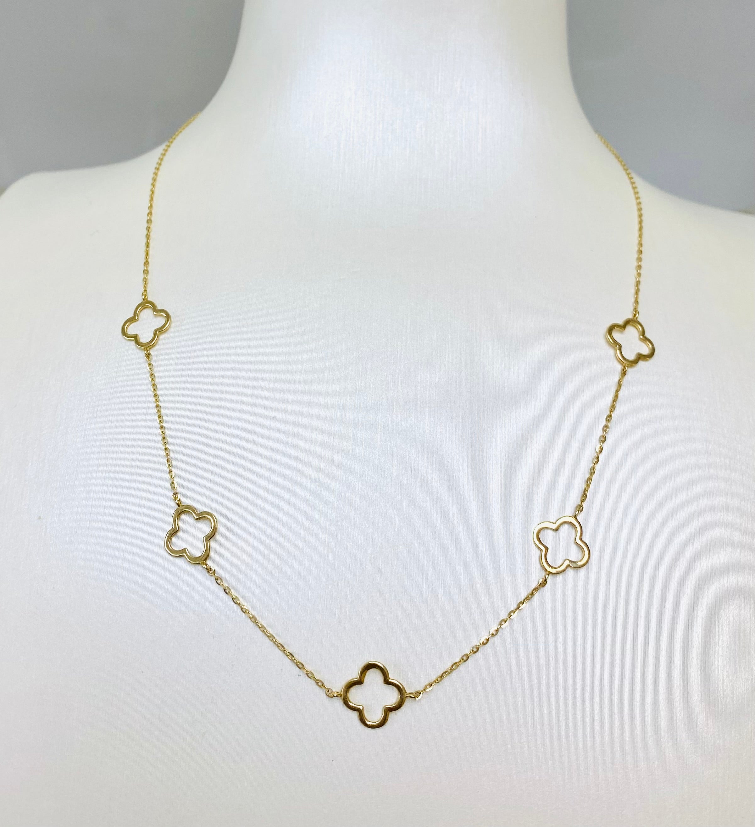 Cadena de flores huecas