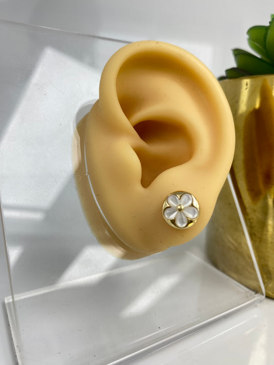 Aretes de flores con madre perla 14k