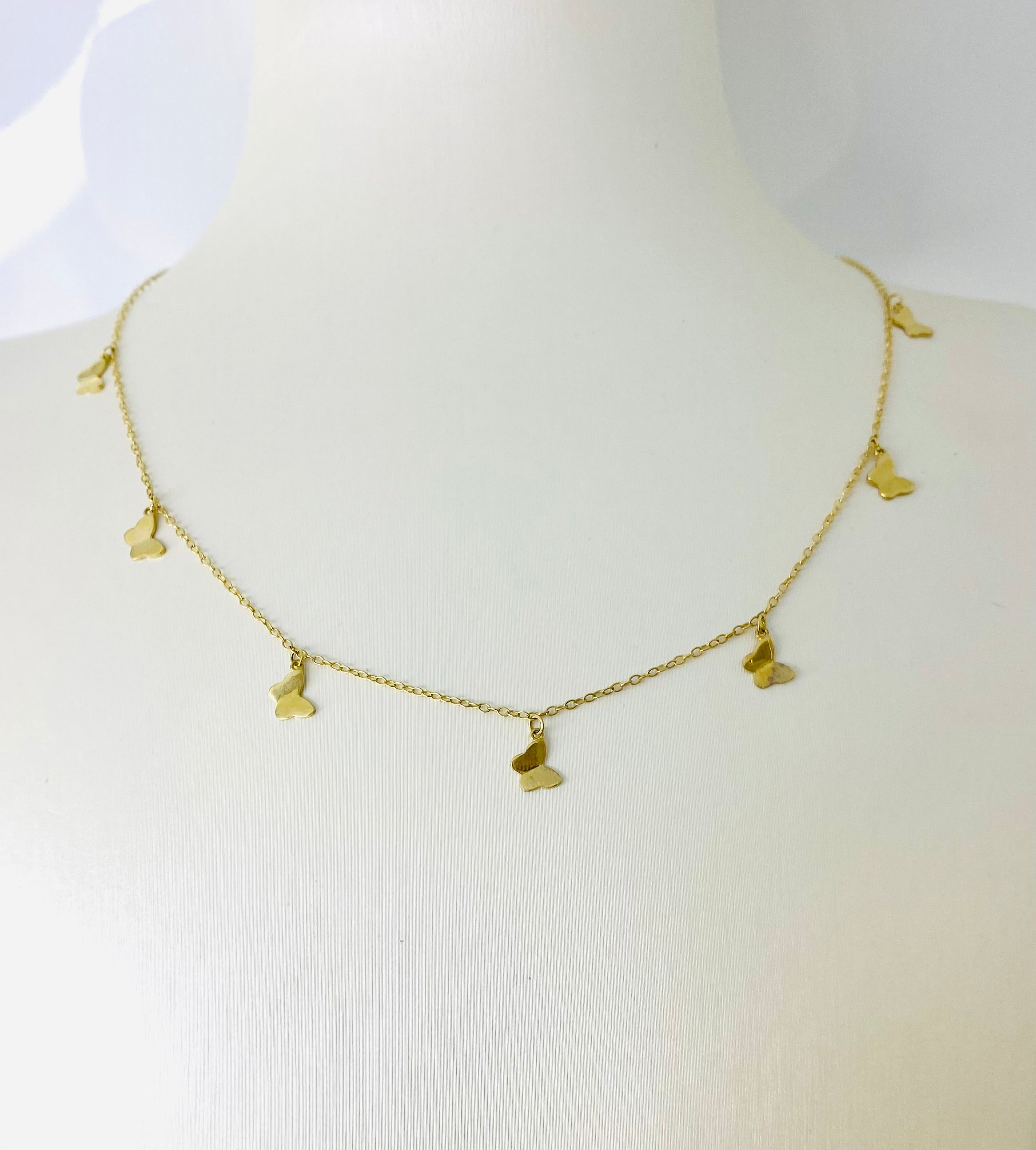 Cadena con dijes de mariposa 14K