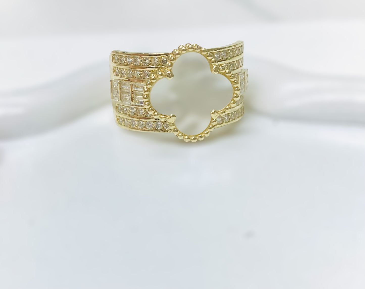 Anillo clover blanco 10K