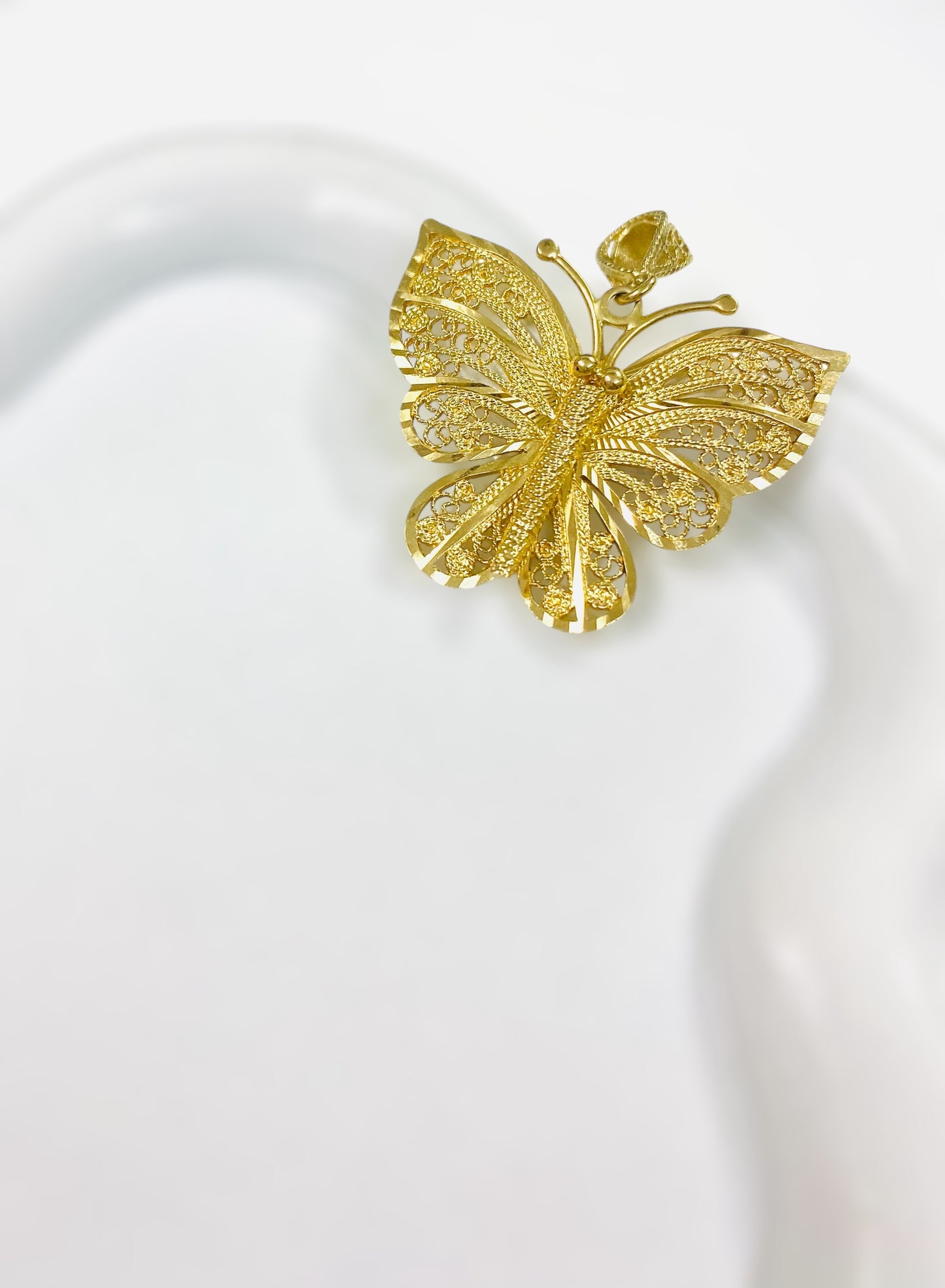 Dije de mariposa 14K