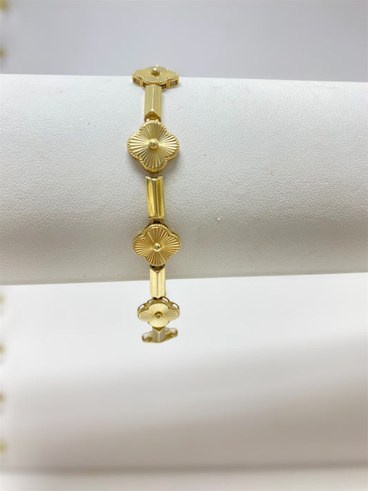 Pulsera de clover dorada