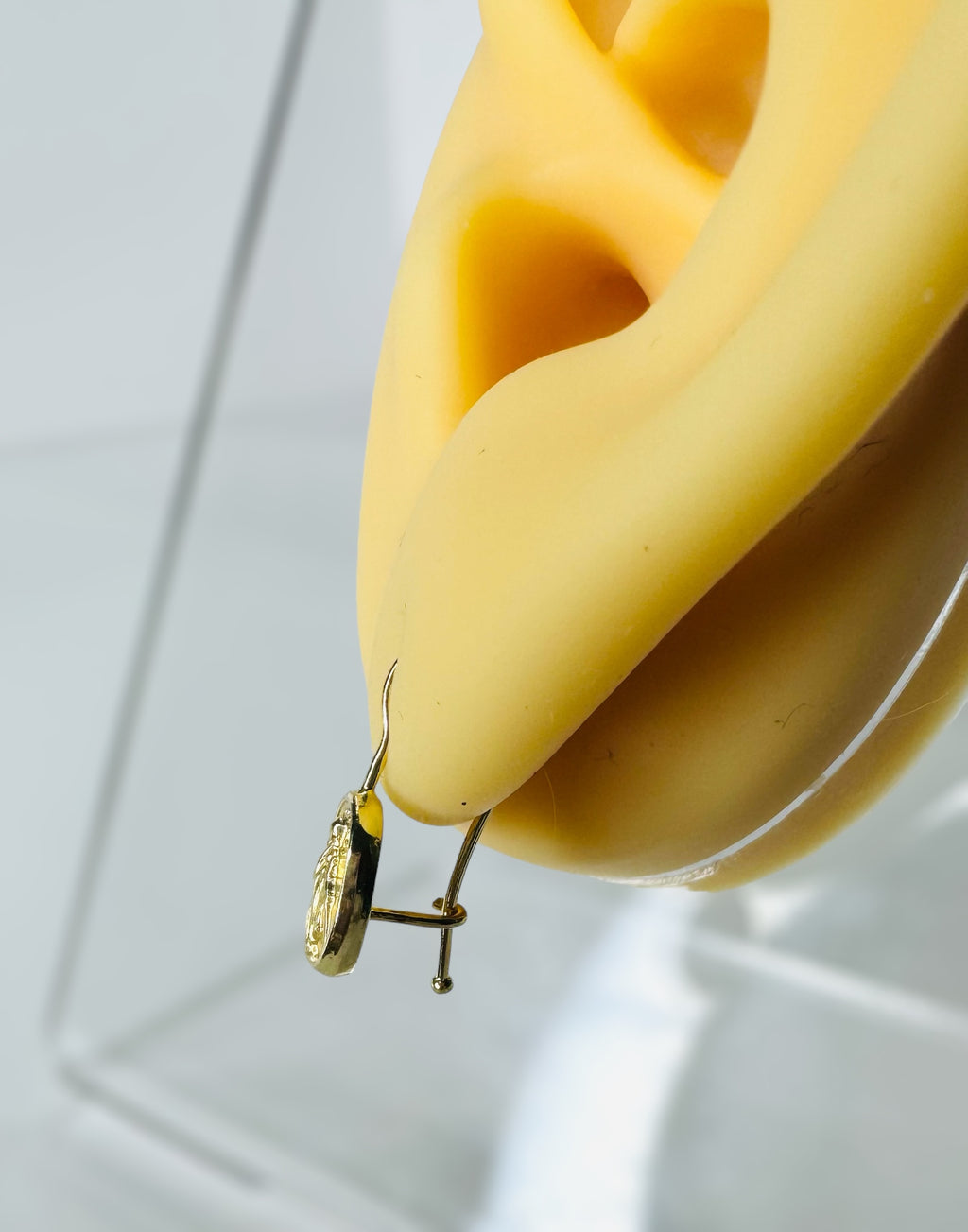 Aretes virgen milagrosa 14k