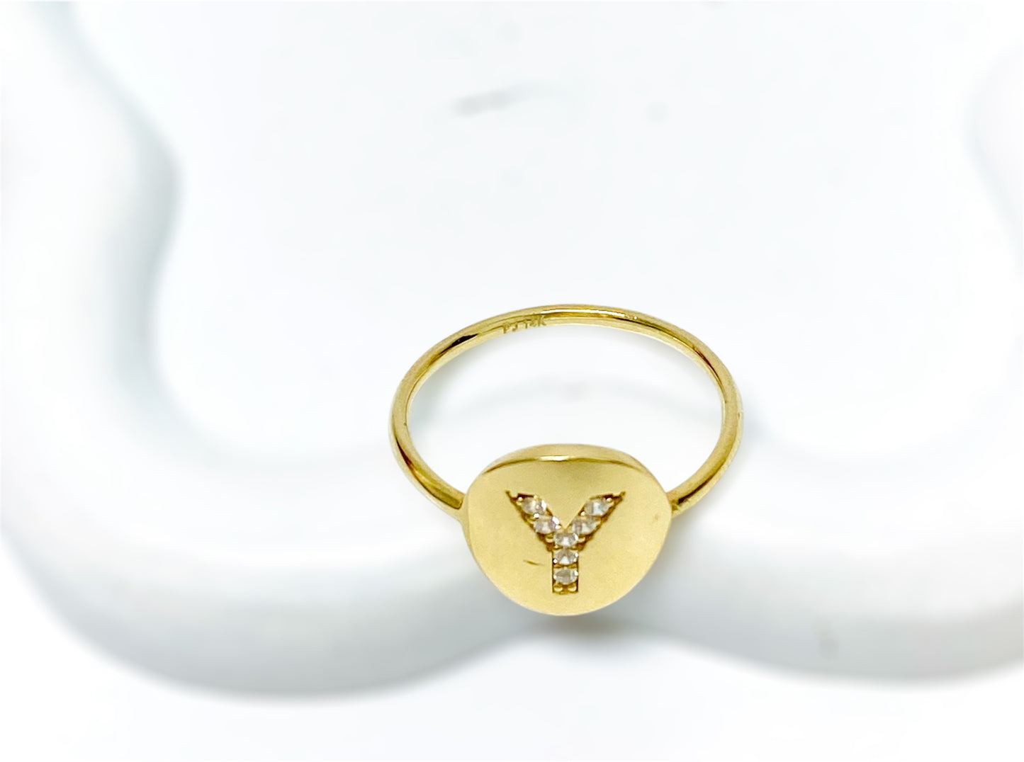 Anillo de inicial 14K