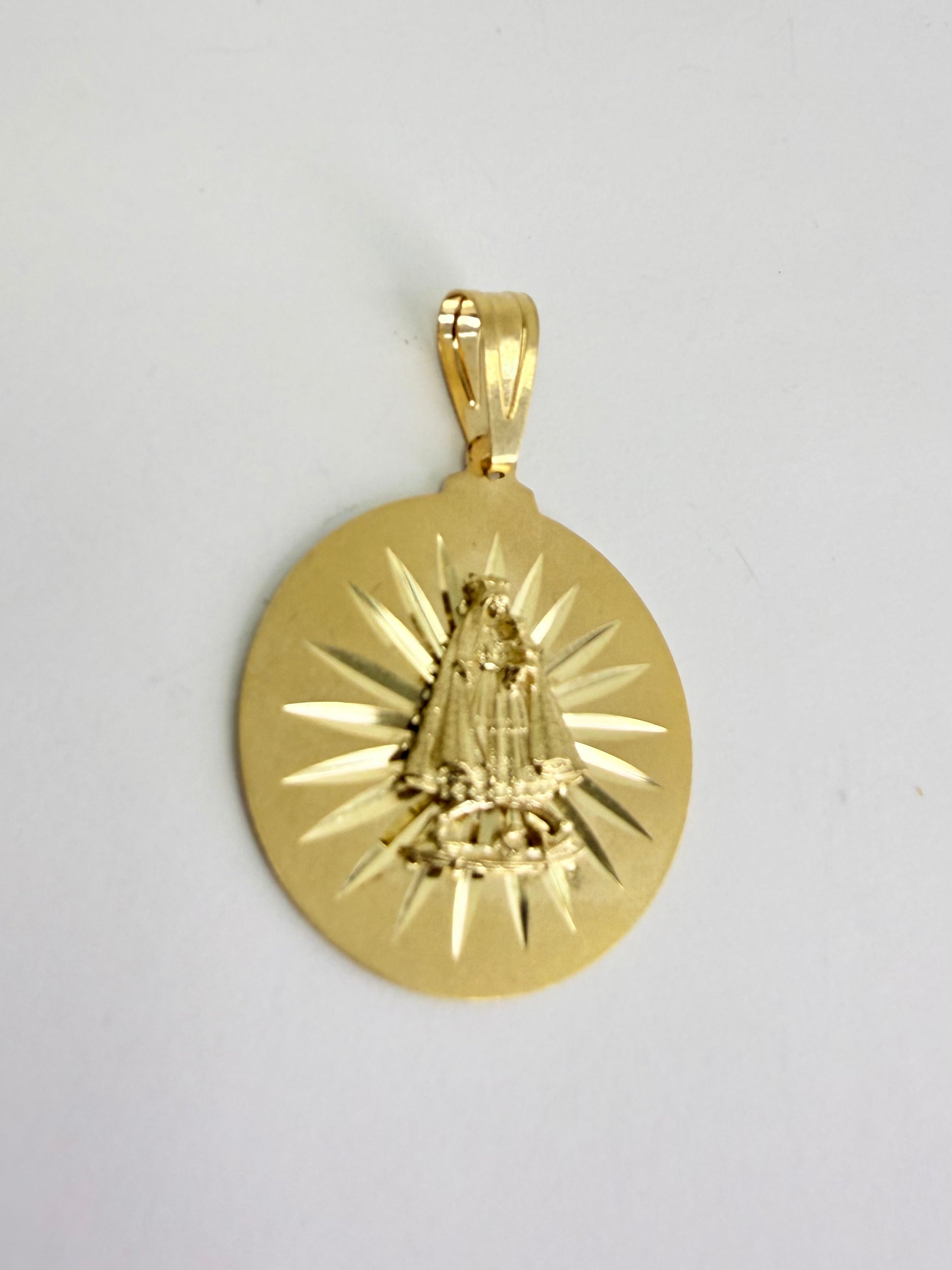 Dije Virgen de la Caridad del cobre 10k