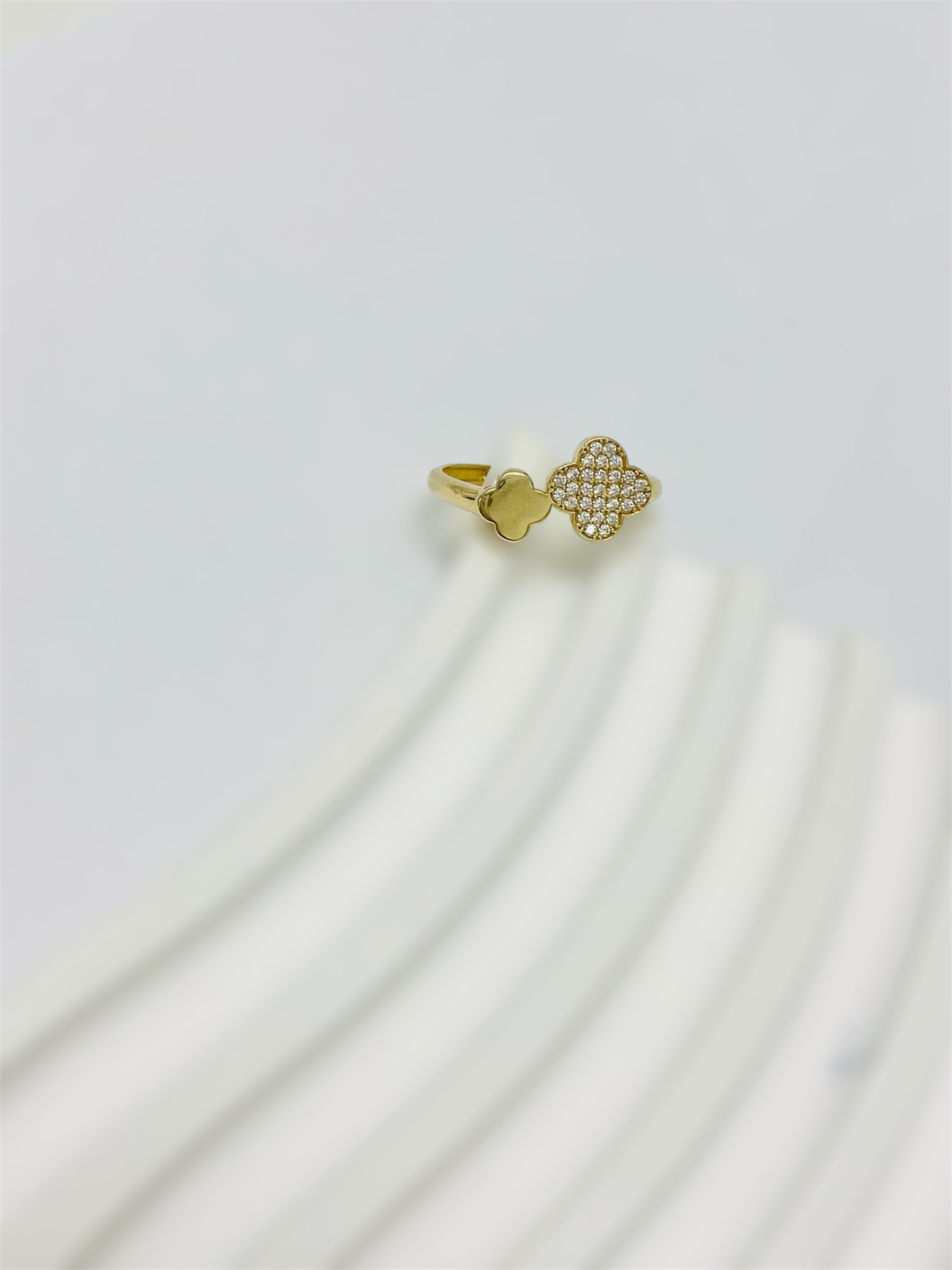 Anillo de flores 14K