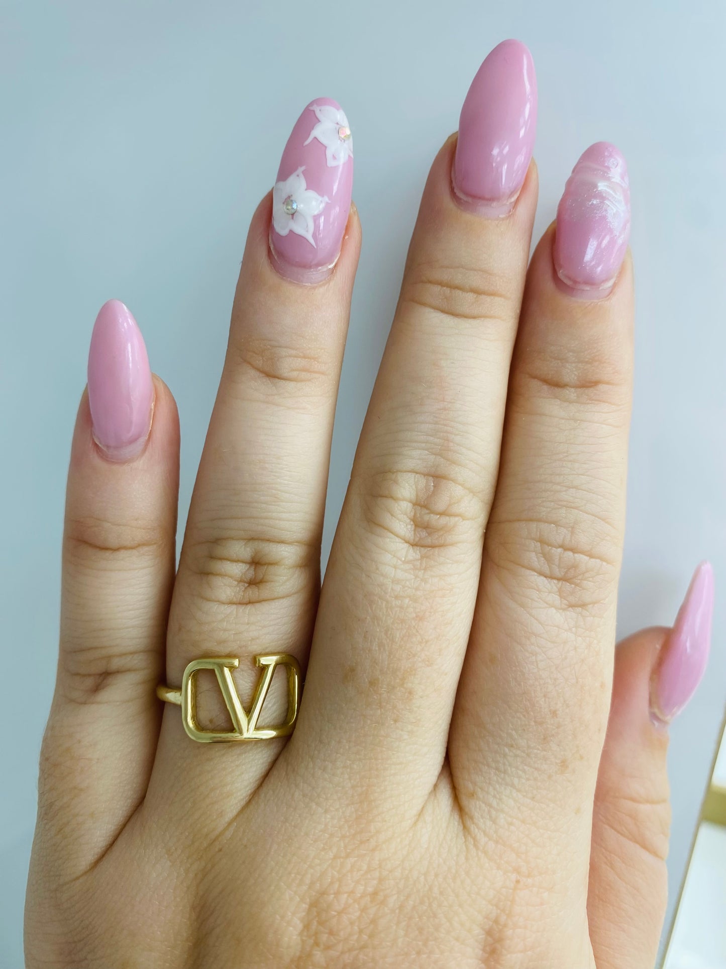 Anillo V 14k