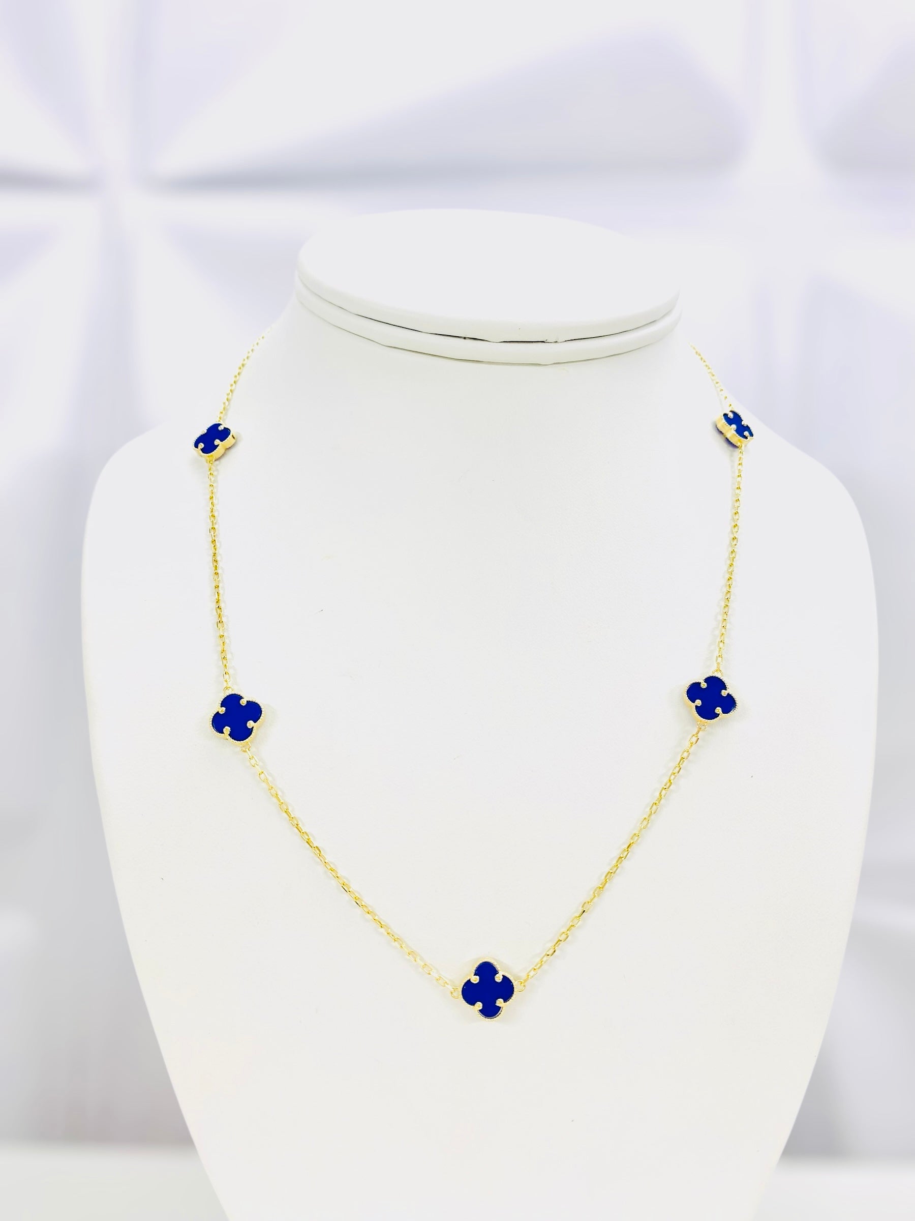 Cadena de clover pequeñas de color azul