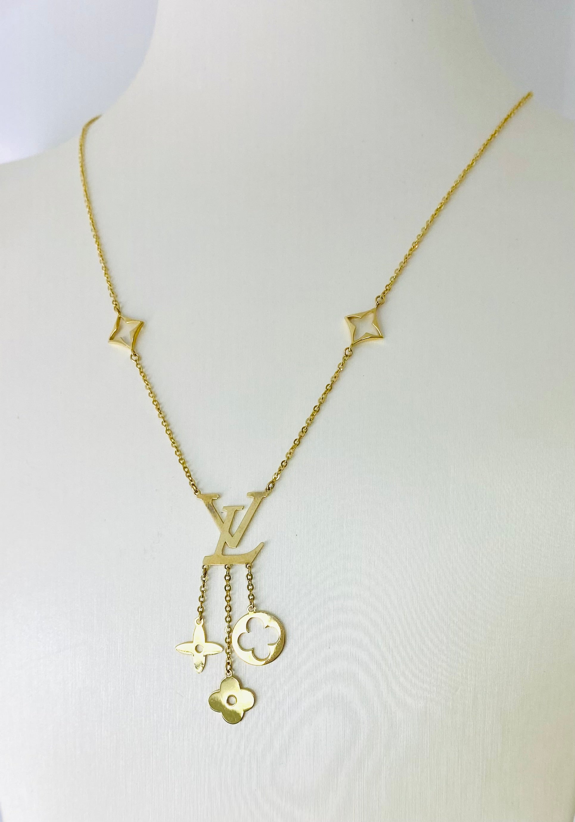 Cadena LV con colgantes 14K