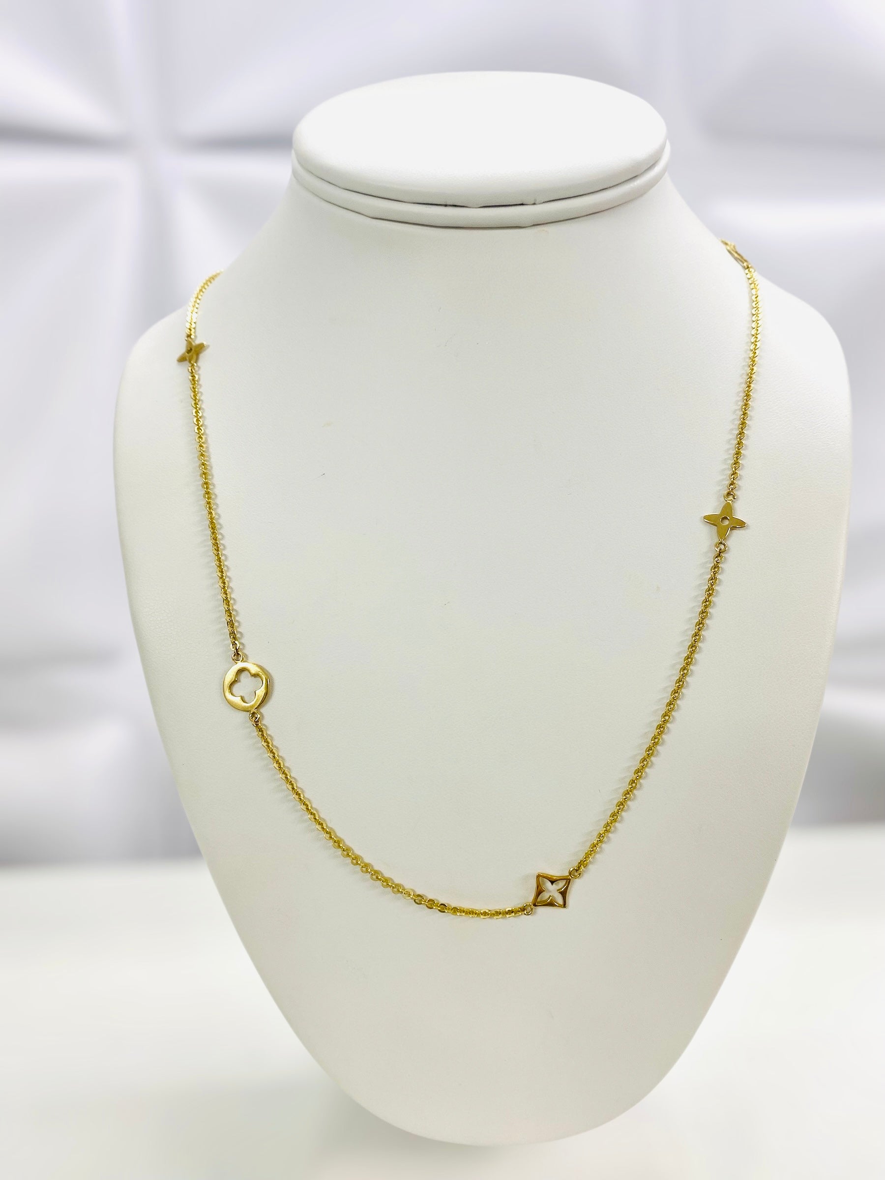 Cadena de flores vacías