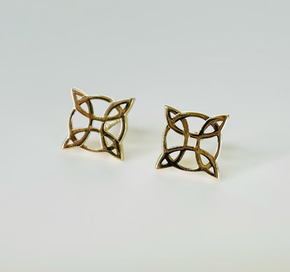 Aretes nudo de bruja 14k