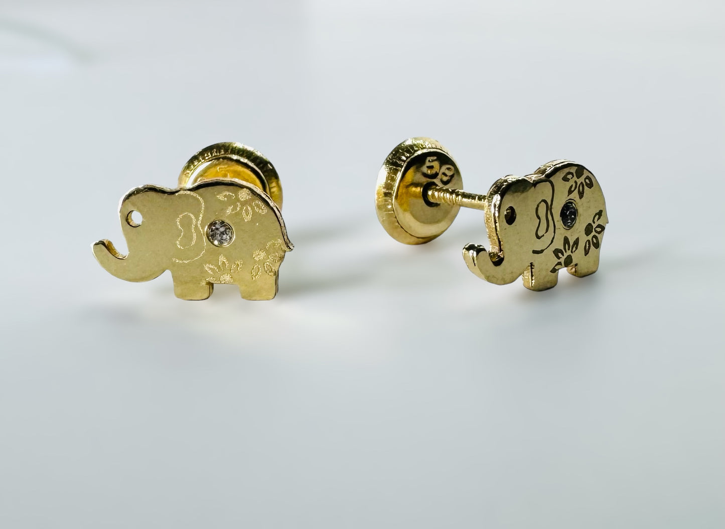 Aretes de elefantes con diseño 14k