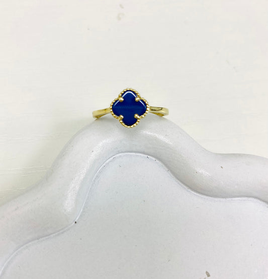 Anillo clover azul pequeño