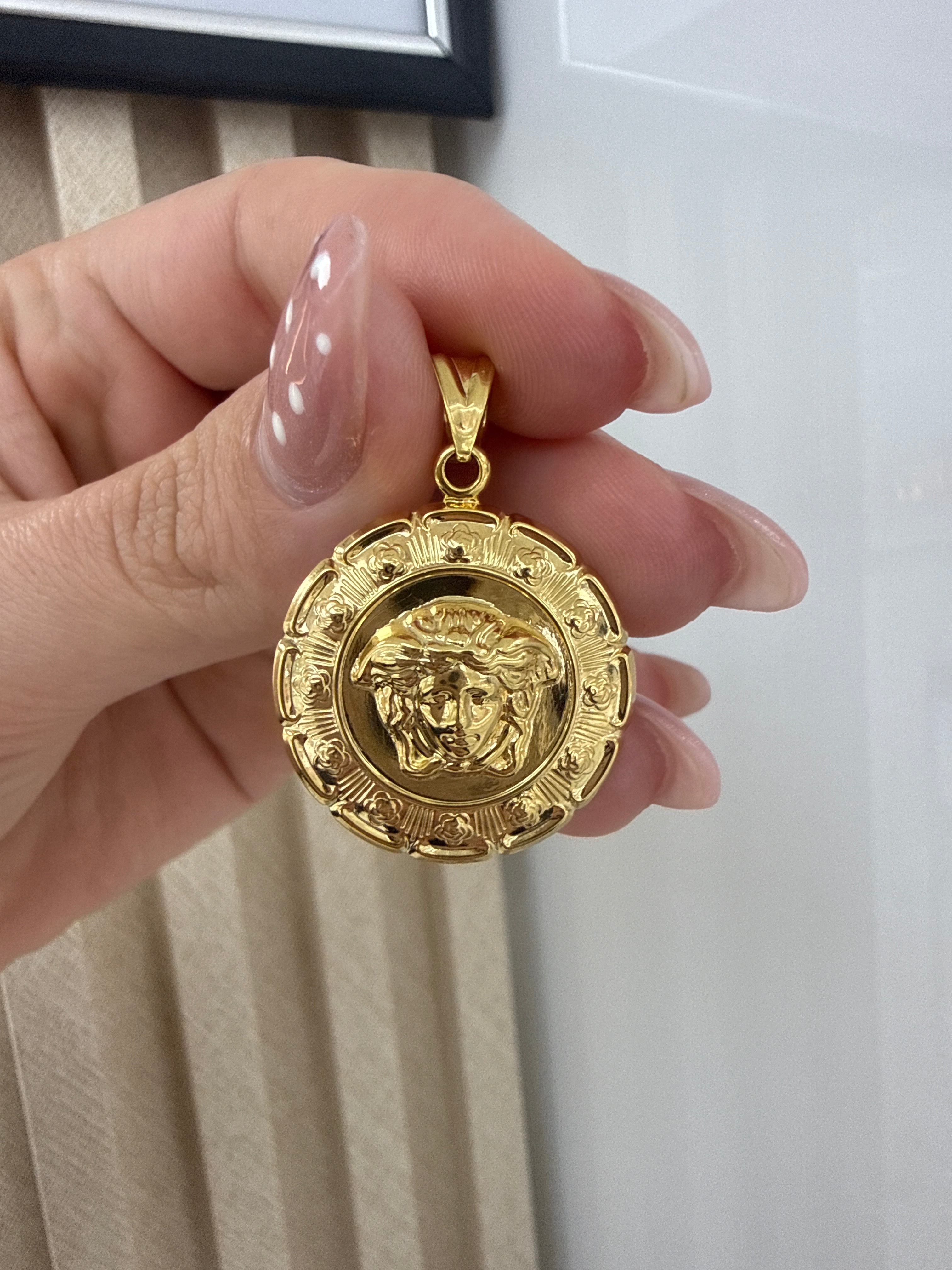 Dije de Medusa 10k