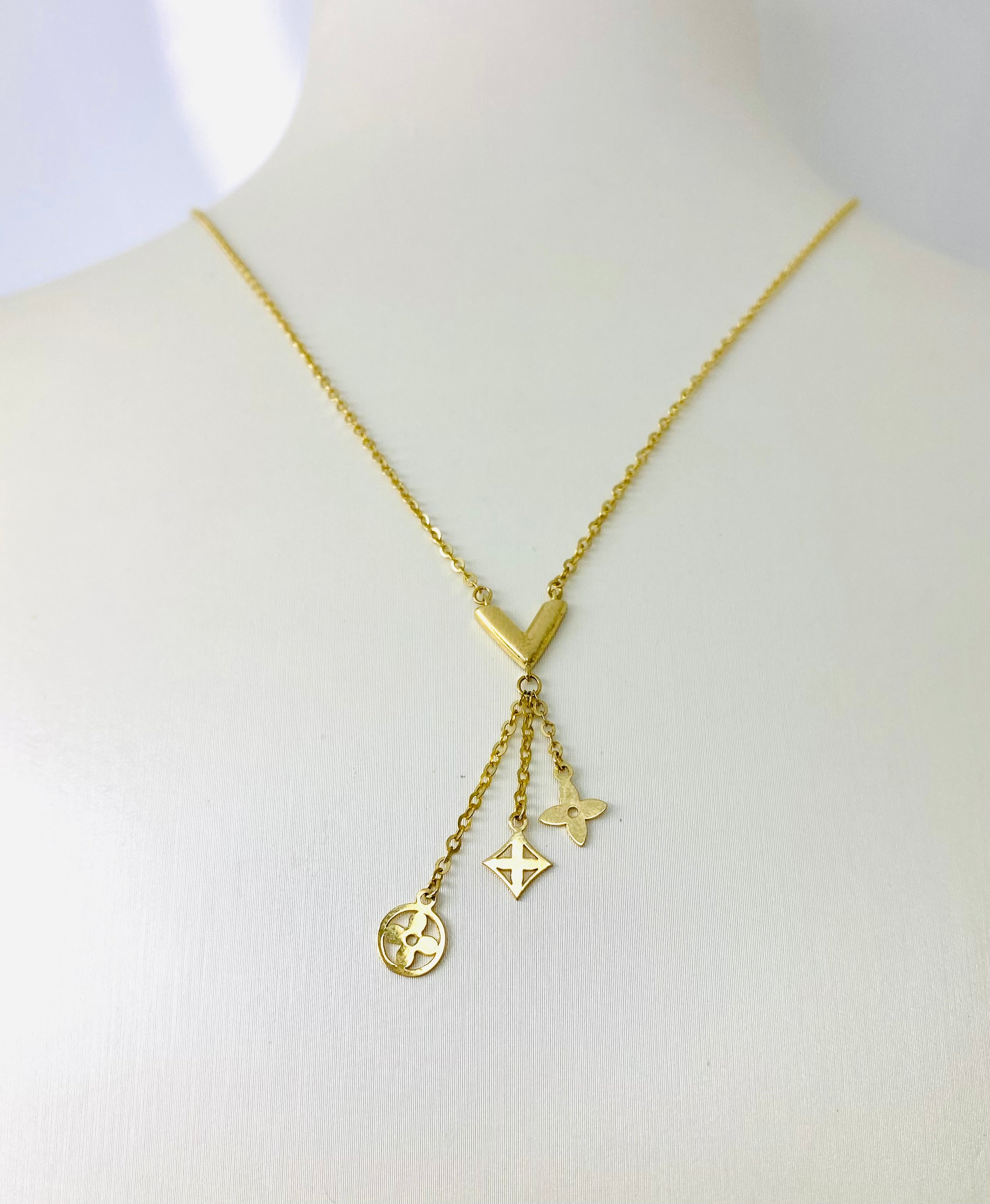 Cadena con colgantes LV 14K